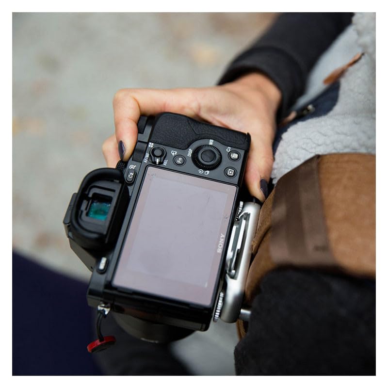 Peak Design Capture Camera Clip V3, Silver with Plate, Holds DSLR, Compact and Point and Shoot Bodies, Secure, Stable and Accessible, Attaches
