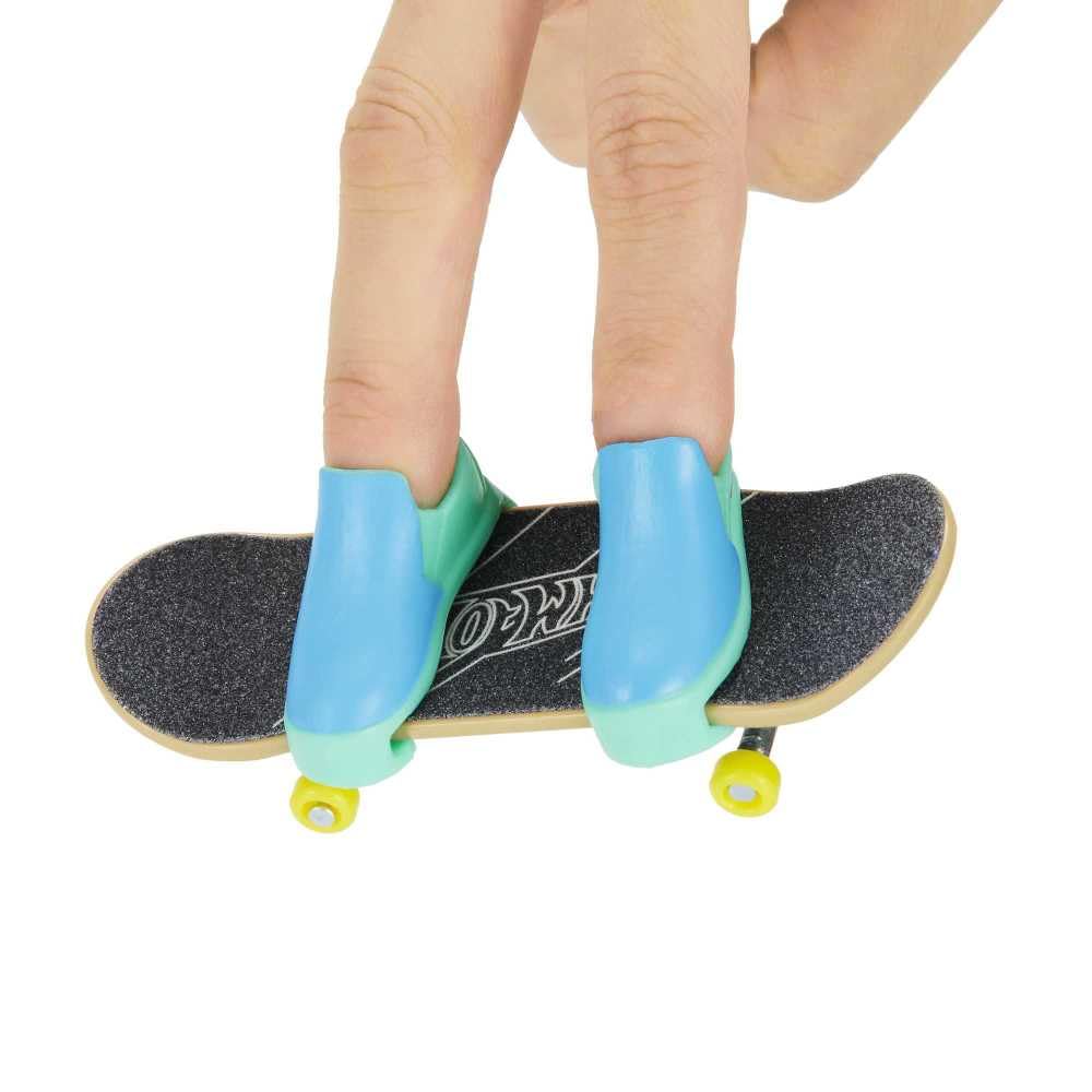 Hot Wheels Mattel Mini Skateboard with Shoes Assorted Models Multicolor (HGT54)