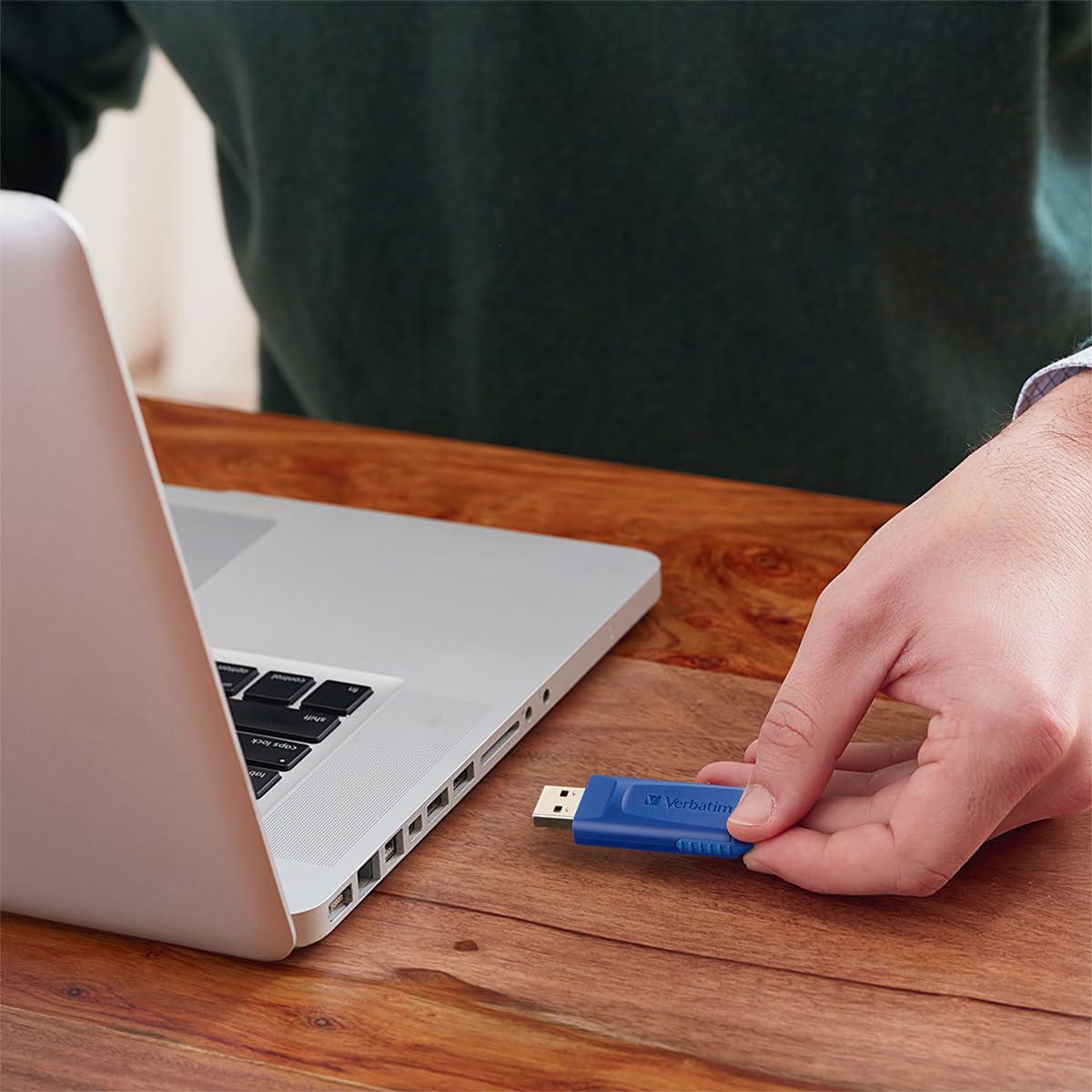 Verbatim(r) 98659 128gb Usb Flash Drive (blue) 5.30in. x 3.50in. x 0.50in.