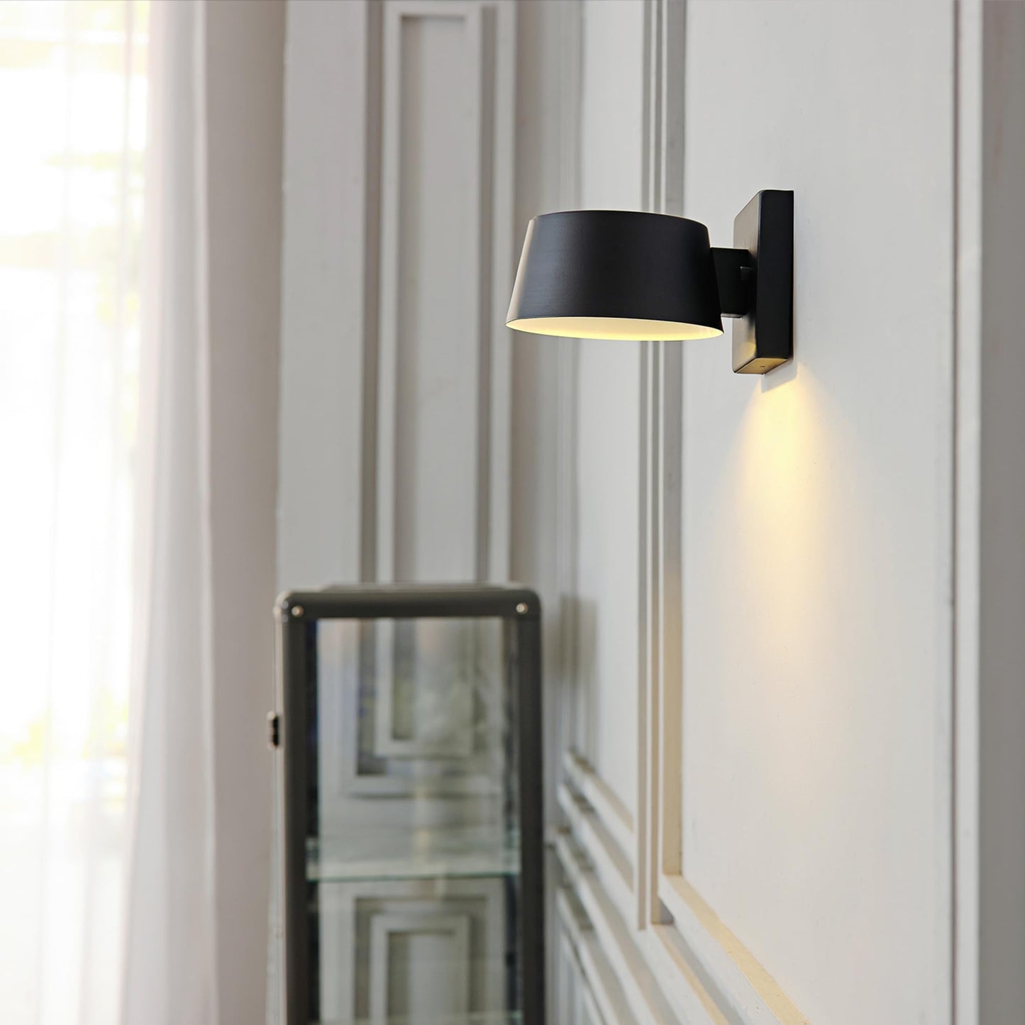 Globe Electric 44782 LED Integrated Outdoor Wall Sconce, Matte Black, 8W, 650 Lumens, 2700 Kelvin, Back Porch Lights, Front Patio, Garage Fixture