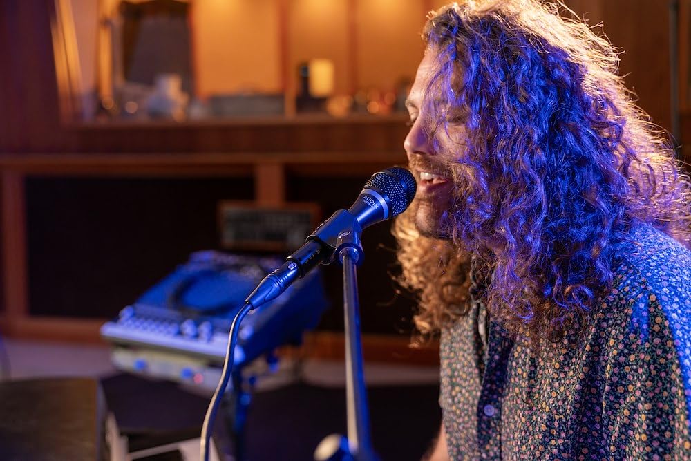 AUDIX OMX-T Dynamic Hypercardioid Vocal Microphone - Black - Wide Frequency Range, Perfect for Loud Stage Environments