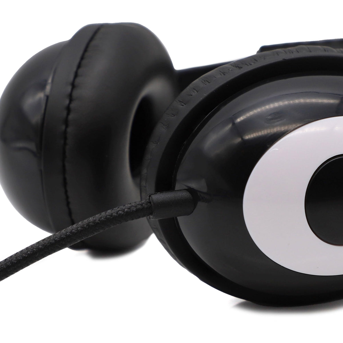 Avid Products AE-35 Headphone, USB-C Plug, White