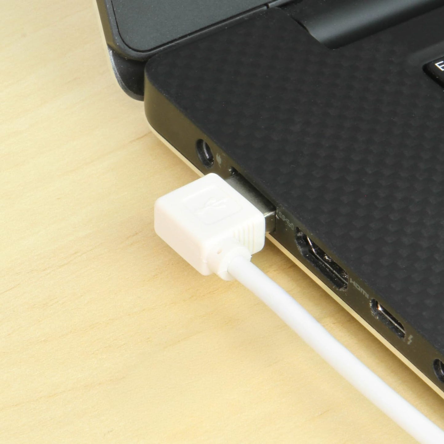USBGear USB 2.0 Right Angle Extension Cable - Type-A Male Right Angle to A Female - 3ft - White - Fits Tight Spaces to Extend Close Connections