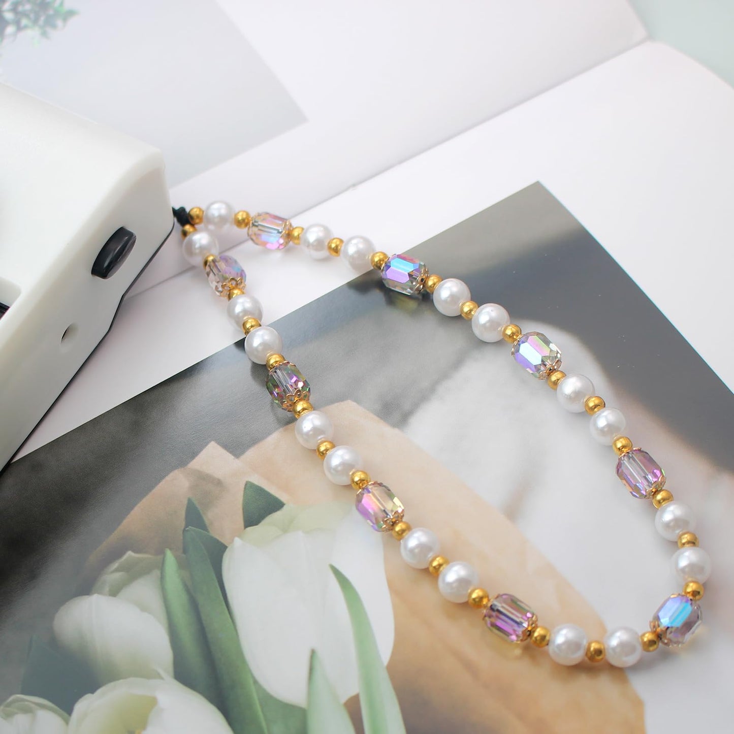 CMVFYL Beaded Camera Wrist Strap, Cute Phone Charms Strap, Pearl Bracelet Wrist Strap, Phone Keychain Decoration for Wallet