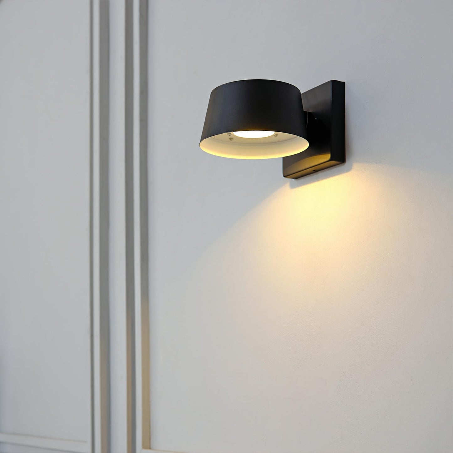 Globe Electric 44782 LED Integrated Outdoor Wall Sconce, Matte Black, 8W, 650 Lumens, 2700 Kelvin, Back Porch Lights, Front Patio, Garage Fixture