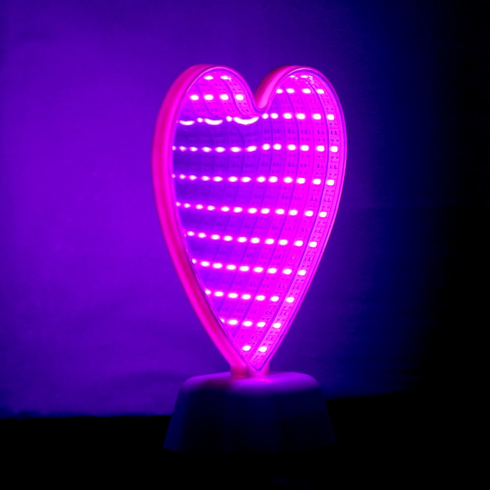 Chi-buy Mirror Light, LED Desktop Lamp - Heart Shaped Night Light & Party Decor, Pink, Modern Style, Plastic, Battery Powered, 7.48x2.75x6.29 inches