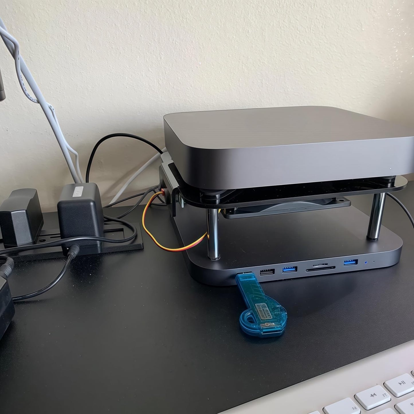 Mac mini Radiator Cooling Fan Wind Speed Enhancement Modified Double Deck Acrylic Chassis,Mini Radiator Overclock Base with 12cm Silent Fan