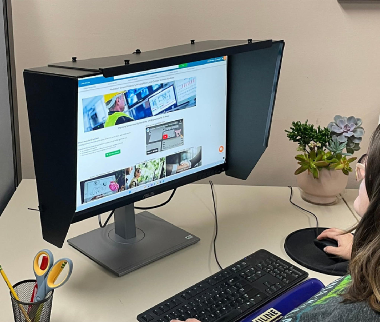 Photodon 20-24.9" Wide Adjustable Monitor Hood - Enhances Privacy & Reduces Glare (Measured by Width, Not Diagonal)