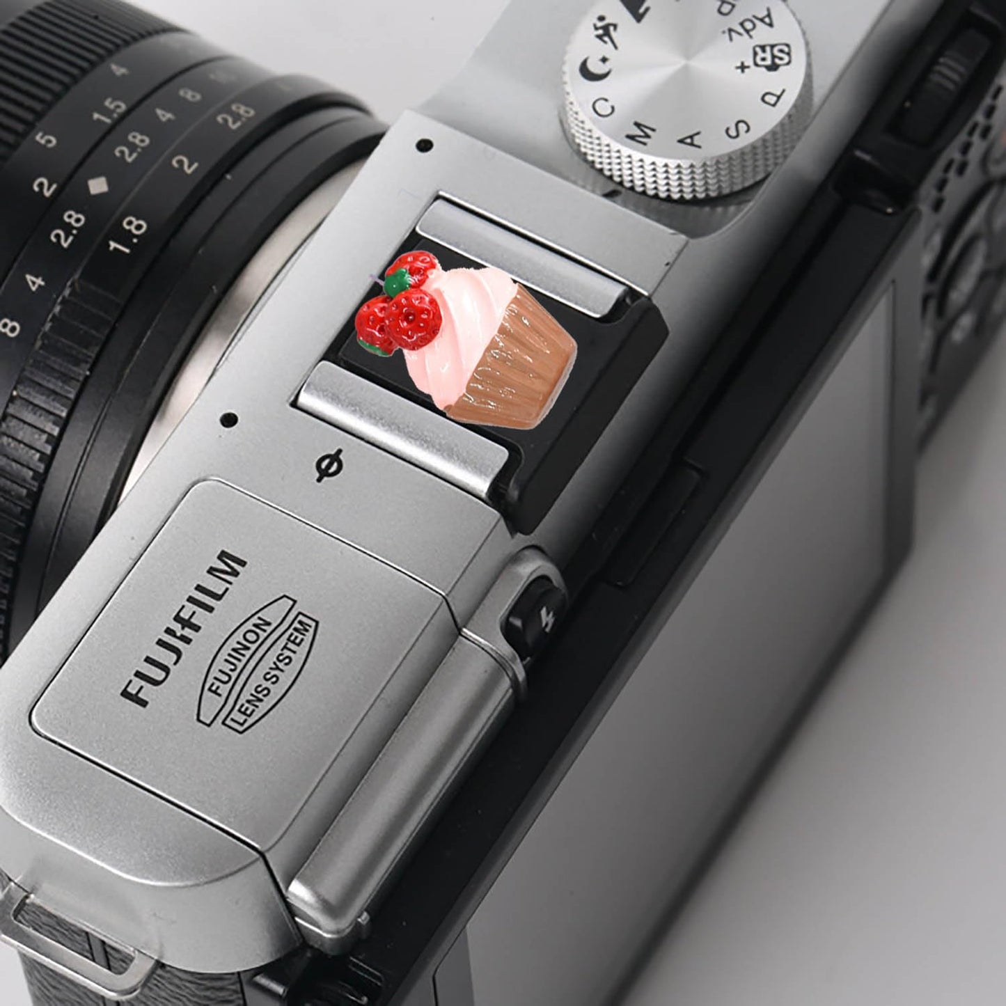 Camera Hot Shoe Cover, Cute Hot Shoe Cap, Hot Shoe Protector Compatible with Sony Fujifilm Fuji Canon Nikon Pentax Leical Panasonic (2pcs Cupcakes)