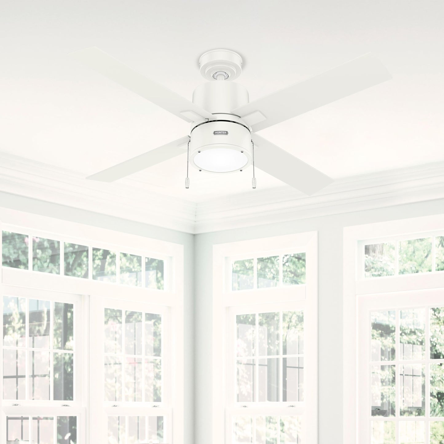 Hunter Fan 52 Inch Casual Fresh White Finish Indoor Ceiling Fan With LED Light Kit and Pull Chain (Renewed)