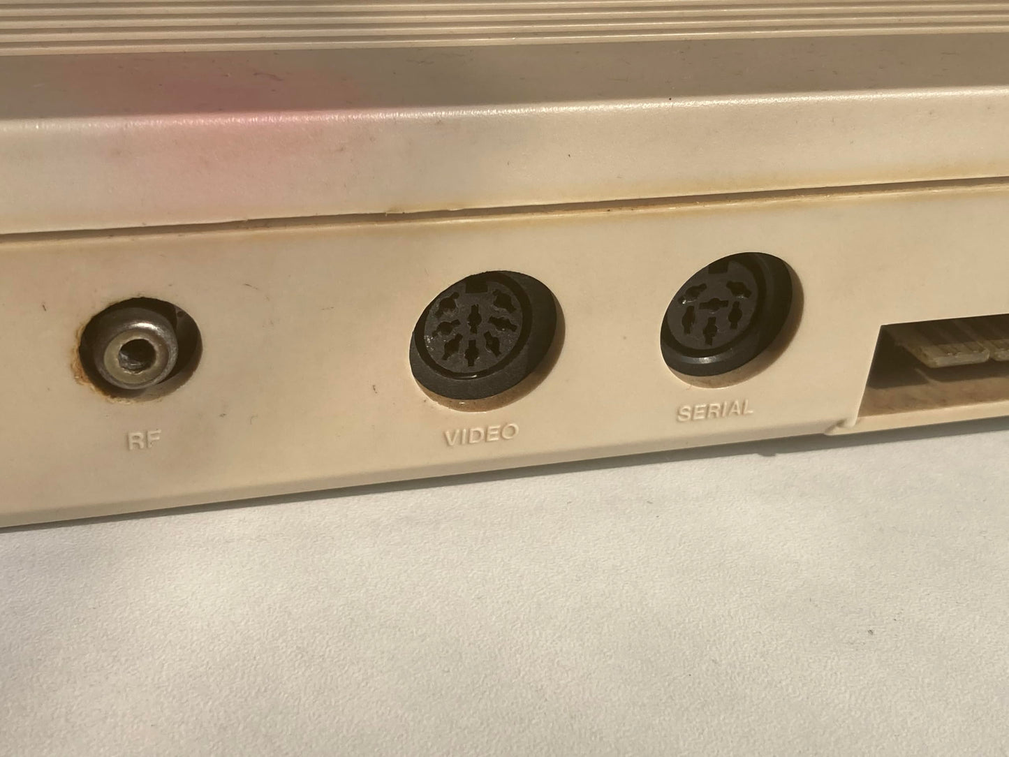 HoneyLans Commodore 64/128 AV Adaptor - S-Video Composite & 2ch Audio L/R
