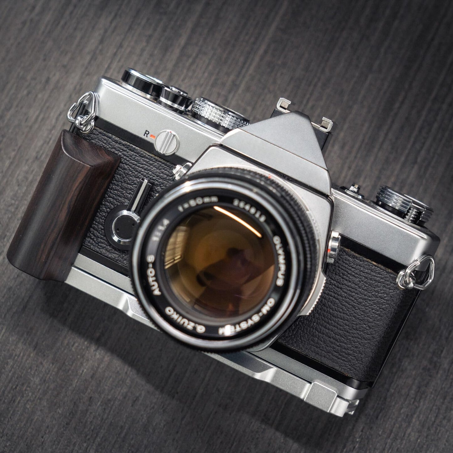 Handmade Wooden Wood Hand Grip L Alloy Base Plate for Olym pus OM2 OM1 OM-1 OM-2 Camera Holder (Ebony + Silver Base)