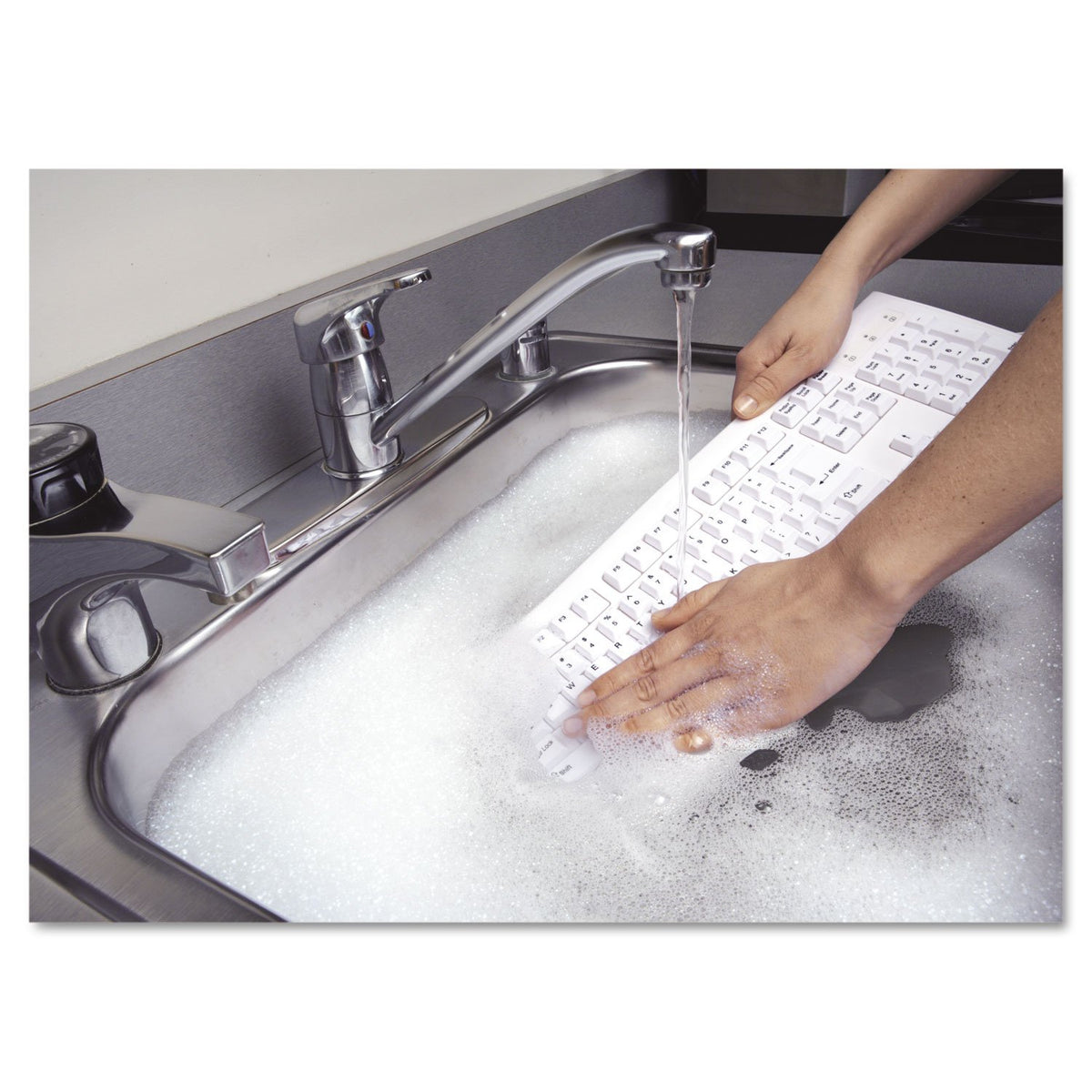 Kensington Pro Fit USB Washable Keyboard - Waterproof & Spill?Resistant Design, Fully Submersible for Easy Cleaning, Quiet Keys, Plug?and?Play USB