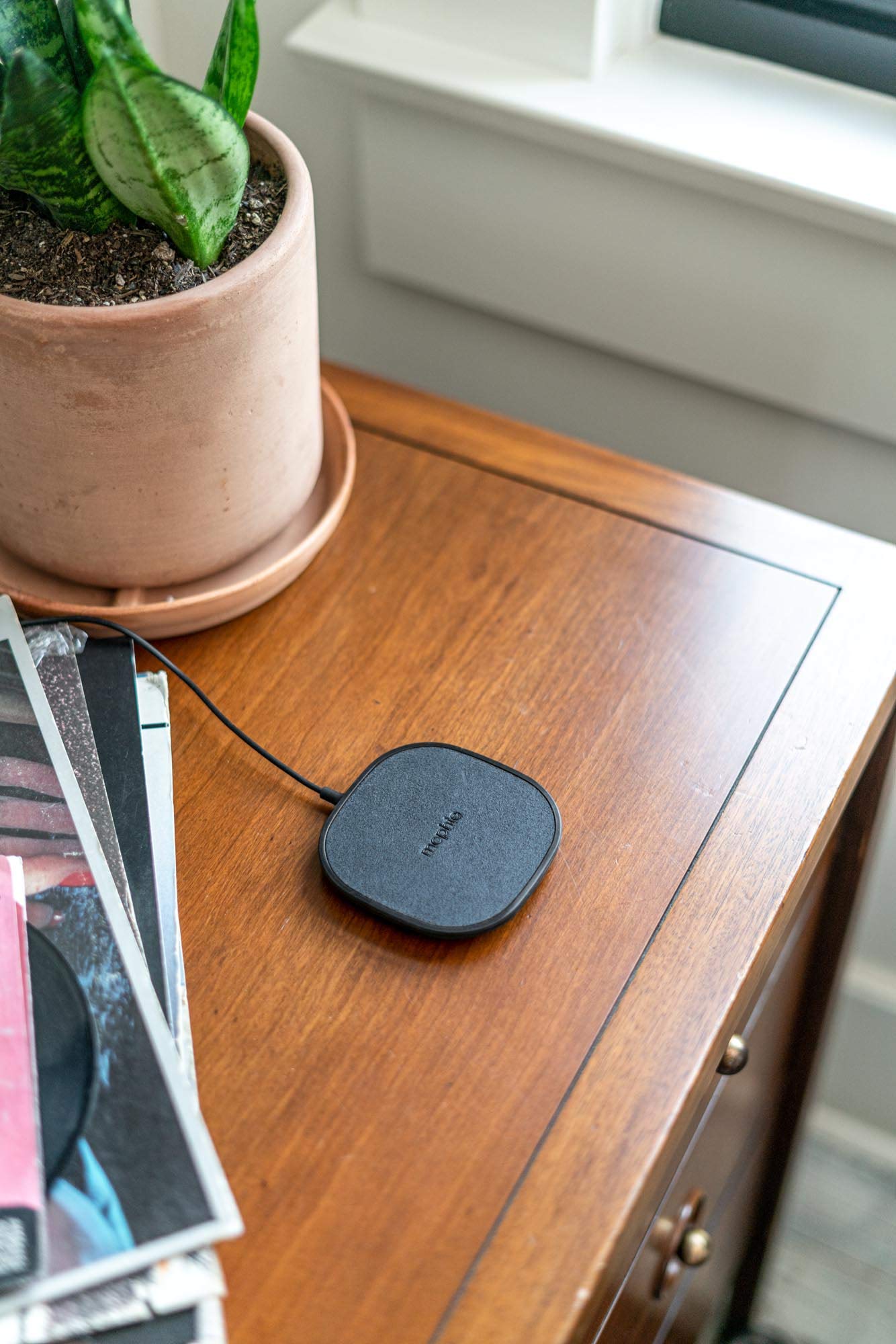 Mophie Wireless 10W Charging Pad - Made for Apple Airpods, Samsung Galaxy S25/S24, iPhone 16/15/14 Pro, Google Pixel 9, and Other Qi-Enabled Devices