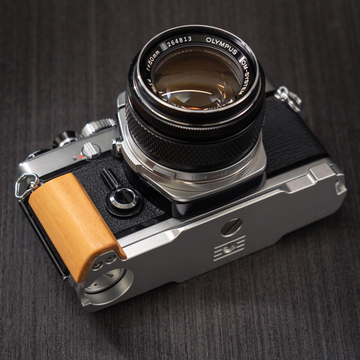Handmade Wooden Wood Hand Grip L Alloy Base Plate for Olym pus OM2 OM1 OM-1 OM-2 Camera Holder (Gold Sandalwood + Silver Base)