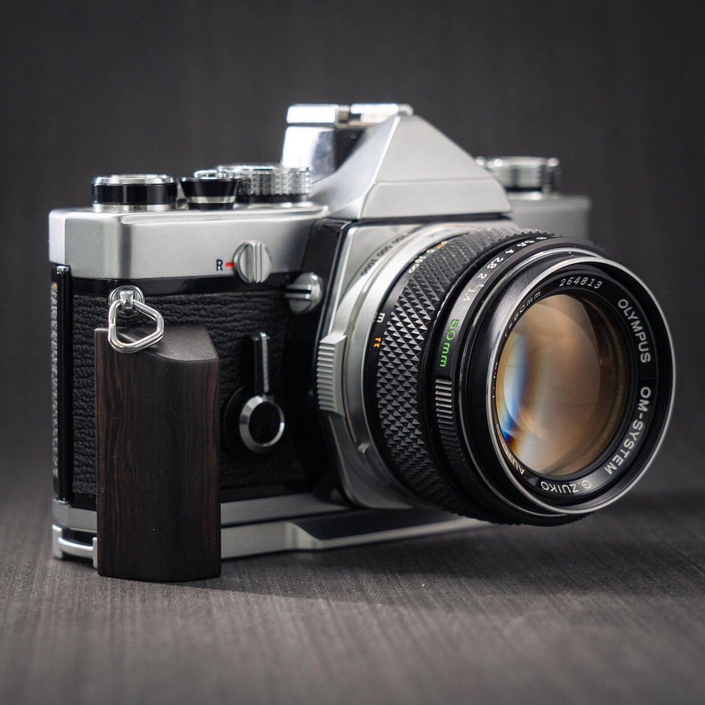 Handmade Wooden Wood Hand Grip L Alloy Base Plate for Olym pus OM2 OM1 OM-1 OM-2 Camera Holder (Ebony + Silver Base)
