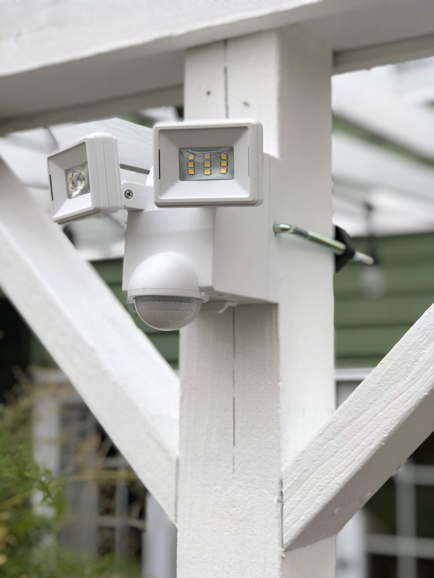 IQ America Motion Security Flood Light, Battery Operated Adjustable Motion Sensor, 700 Lumen LED, Indoor Outdoor Universal Eave Soffit/Wall Mount