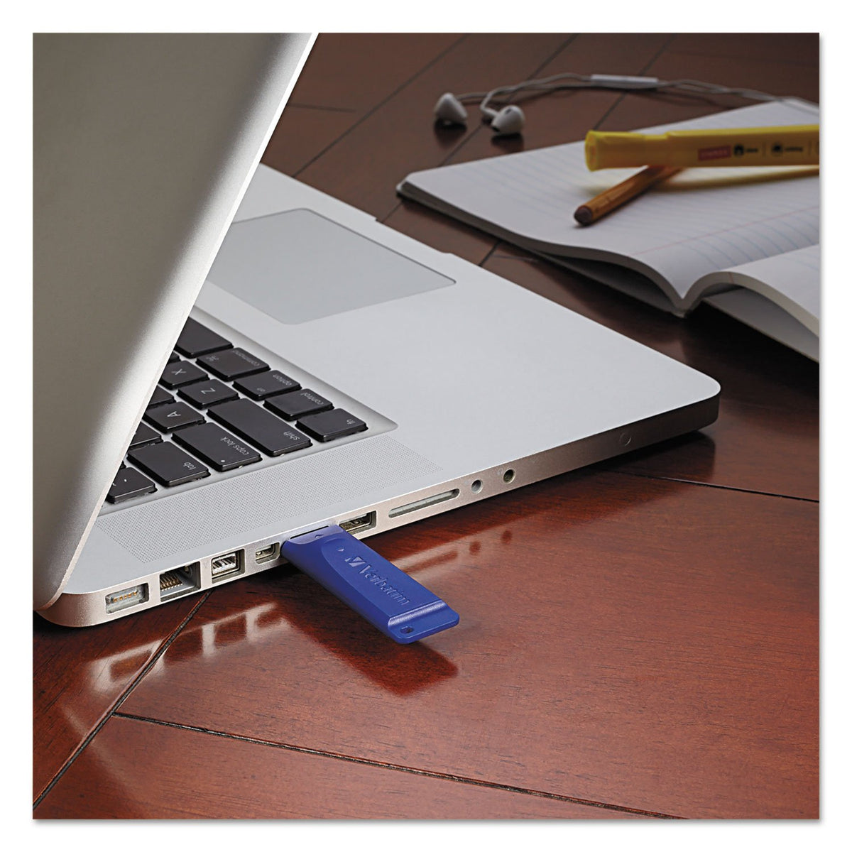 Verbatim 32GB USB 2.0 Flash Drive, Retractable Capless USB-A Design, Blue