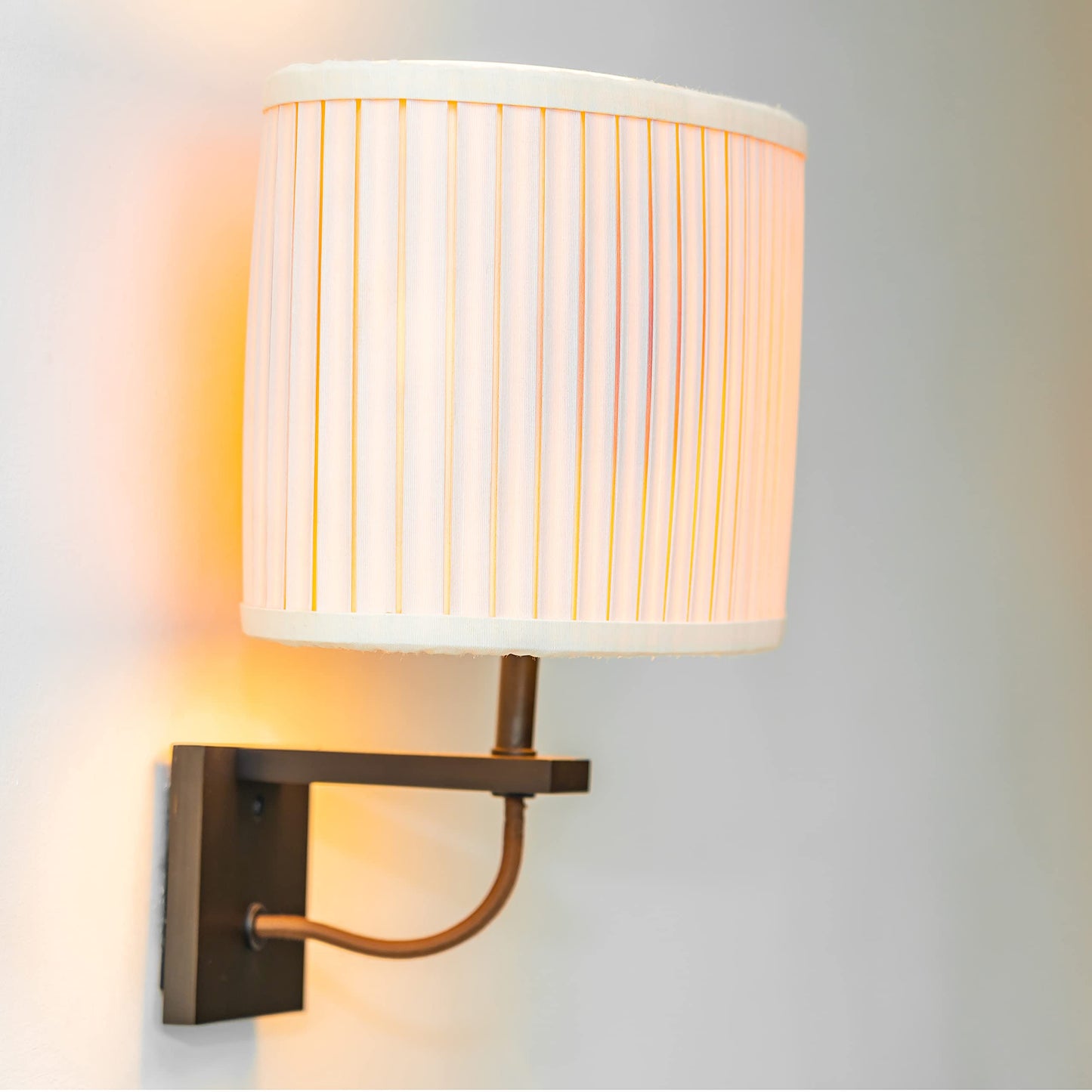 Bulbrite LED Mini T6 Dimmable Bi-Pin Base (G9) Light Bulb 40 Watt Equivalent 3000K, Clear 1-Pack