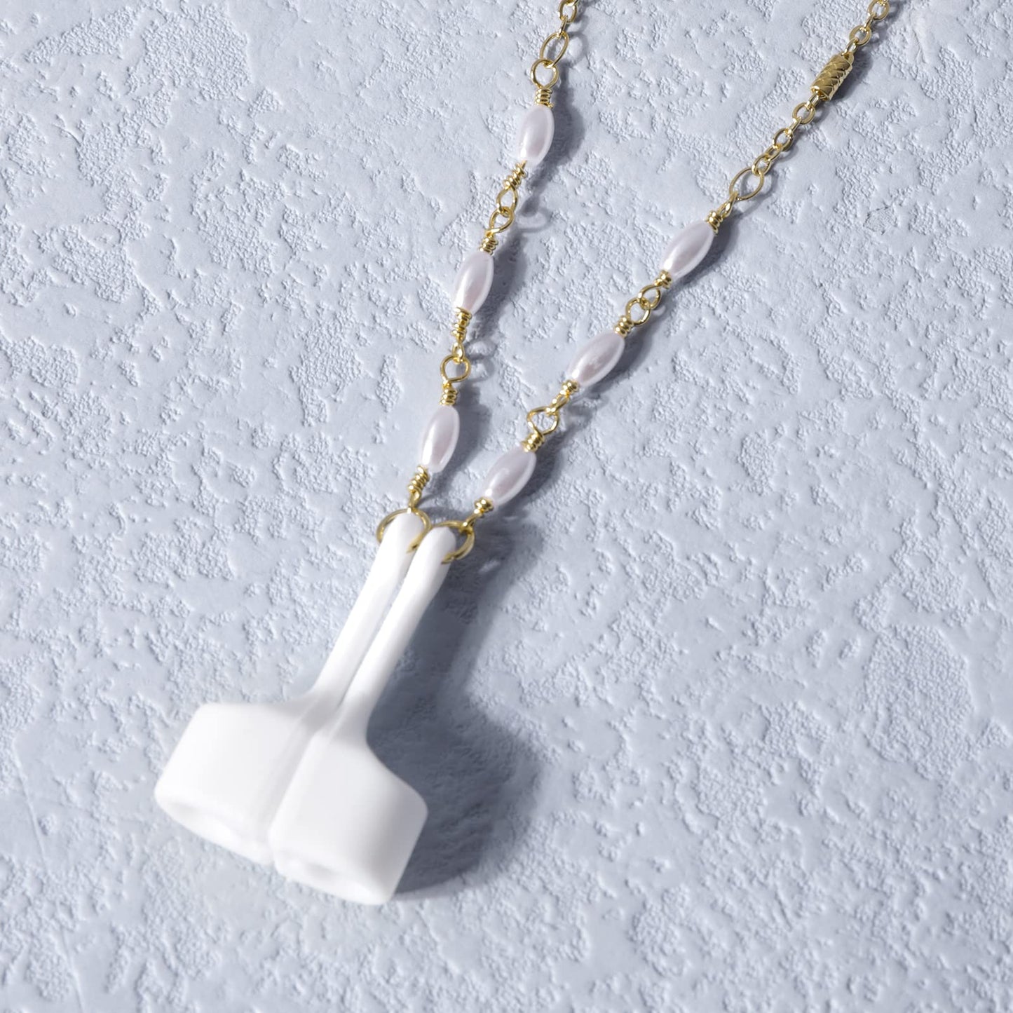 EGEN Magnetic Silicone Case Holder Strap Anti-Lost Chain with White Plastic Pearl and Copper Bead Accessories Necklace for Airpods Pro 3 2 1