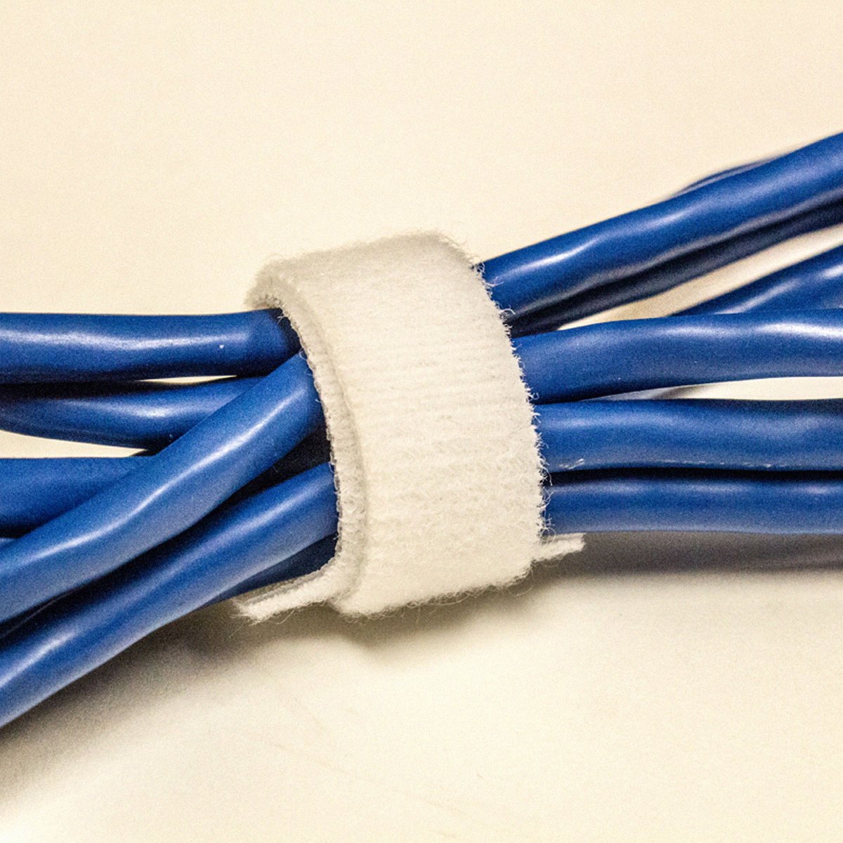 NavePoint 6 Inch Hook and Loop Reusable Strap Cable Cord Wire Ties 100 Pack White