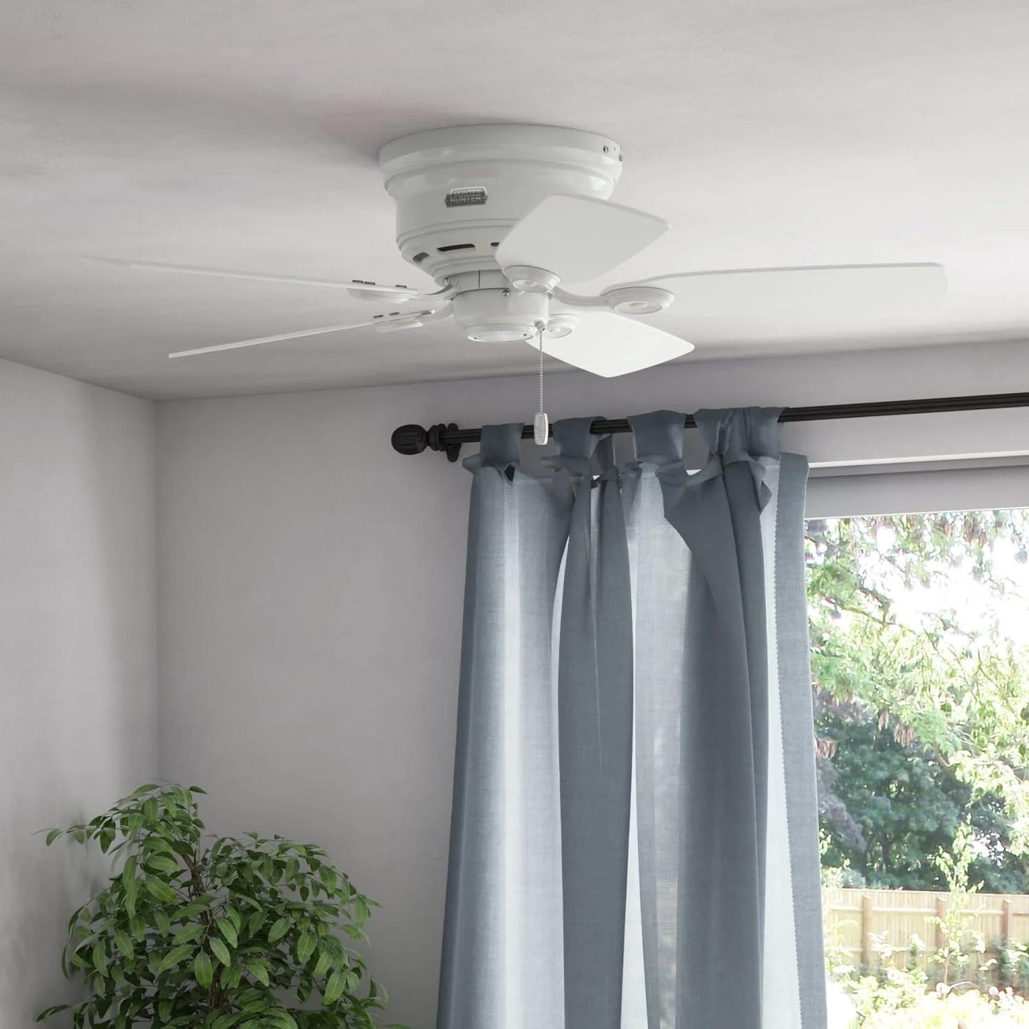 Hunter Fan 42in White Finish Low Profile Ceiling Fan with 5 White Blades (Renewed)