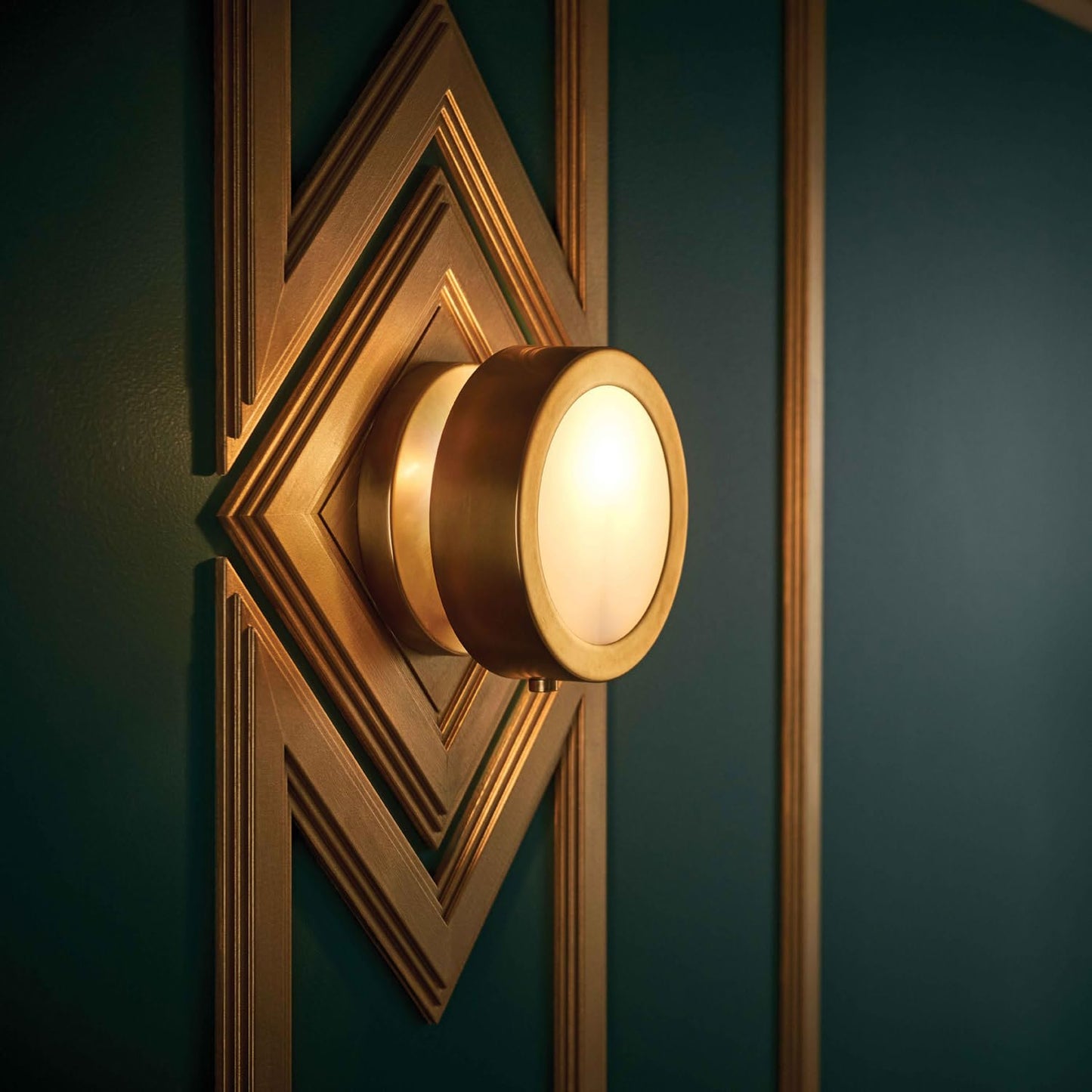 Hinkley Mercer 3650DMG Single Accent Light, Circular Mid-Century Modern Design, Blends Vintage and Glam, Heritage Brass