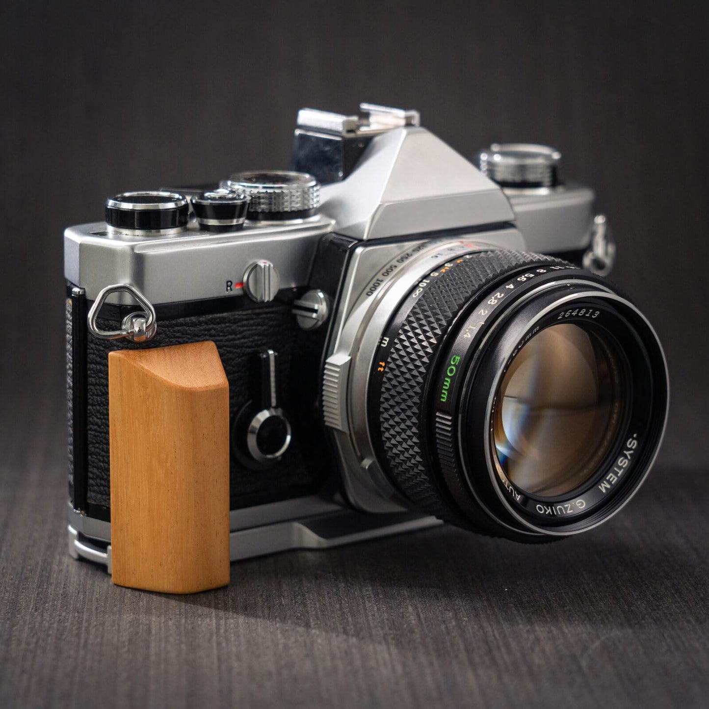 Handmade Wooden Wood Hand Grip L Alloy Base Plate for Olym pus OM2 OM1 OM-1 OM-2 Camera Holder (Gold Sandalwood + Silver Base)