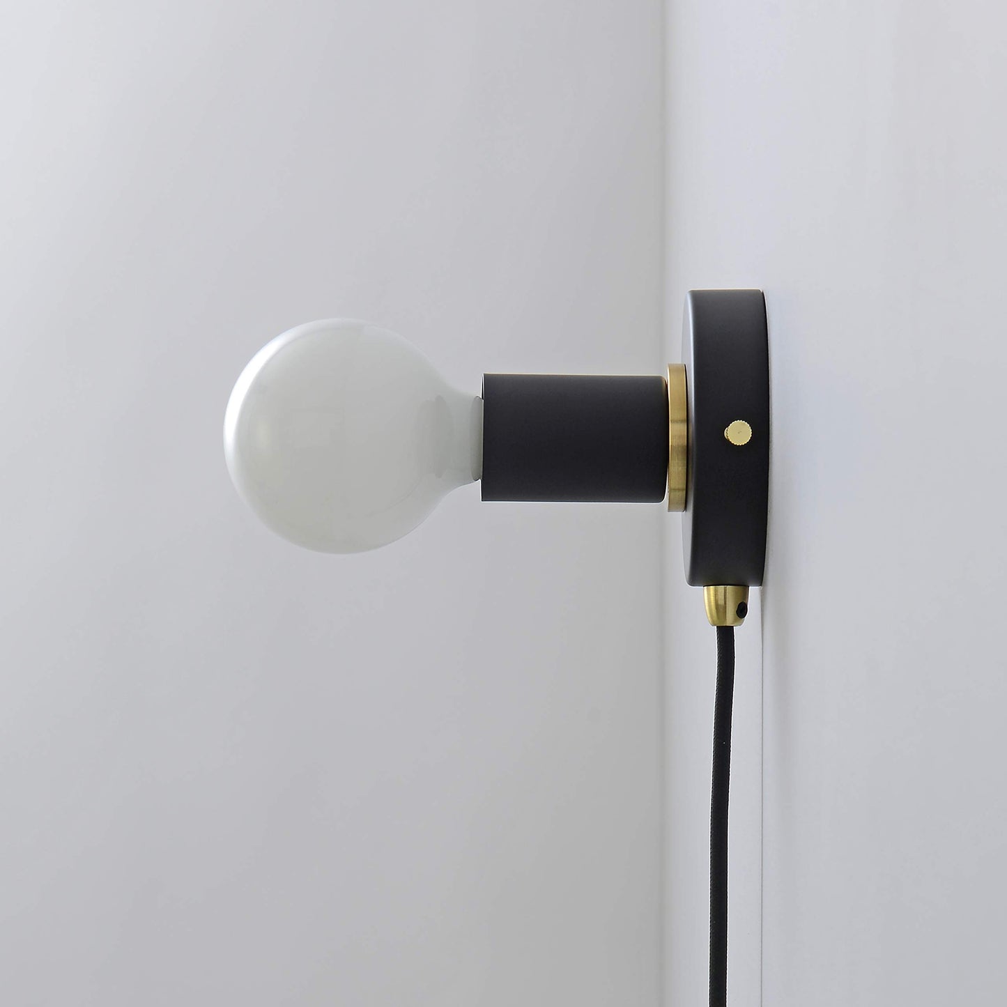 BRIGHTTIA Matte Black Plug-in Simple Ring Wall Sconce Light - Brushed Brass Color Accents - Modern Minimalist Lighting - Mid Century Industrial