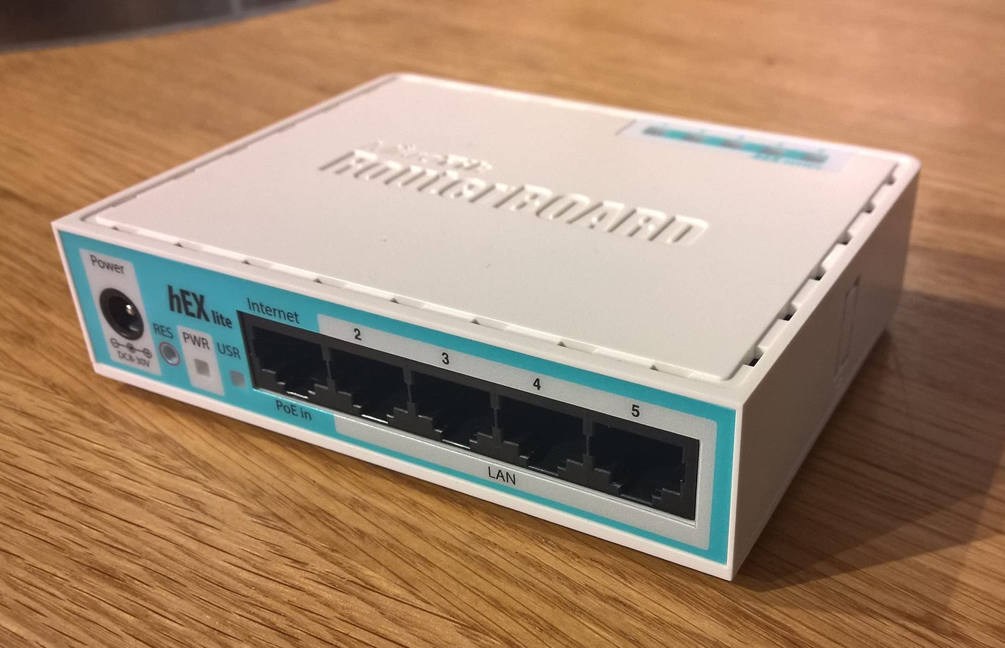 Mikrotik RouterBOARD hEX lite 5 ports router 5 X 10/100 PoE OSL4 - (RB750r2)