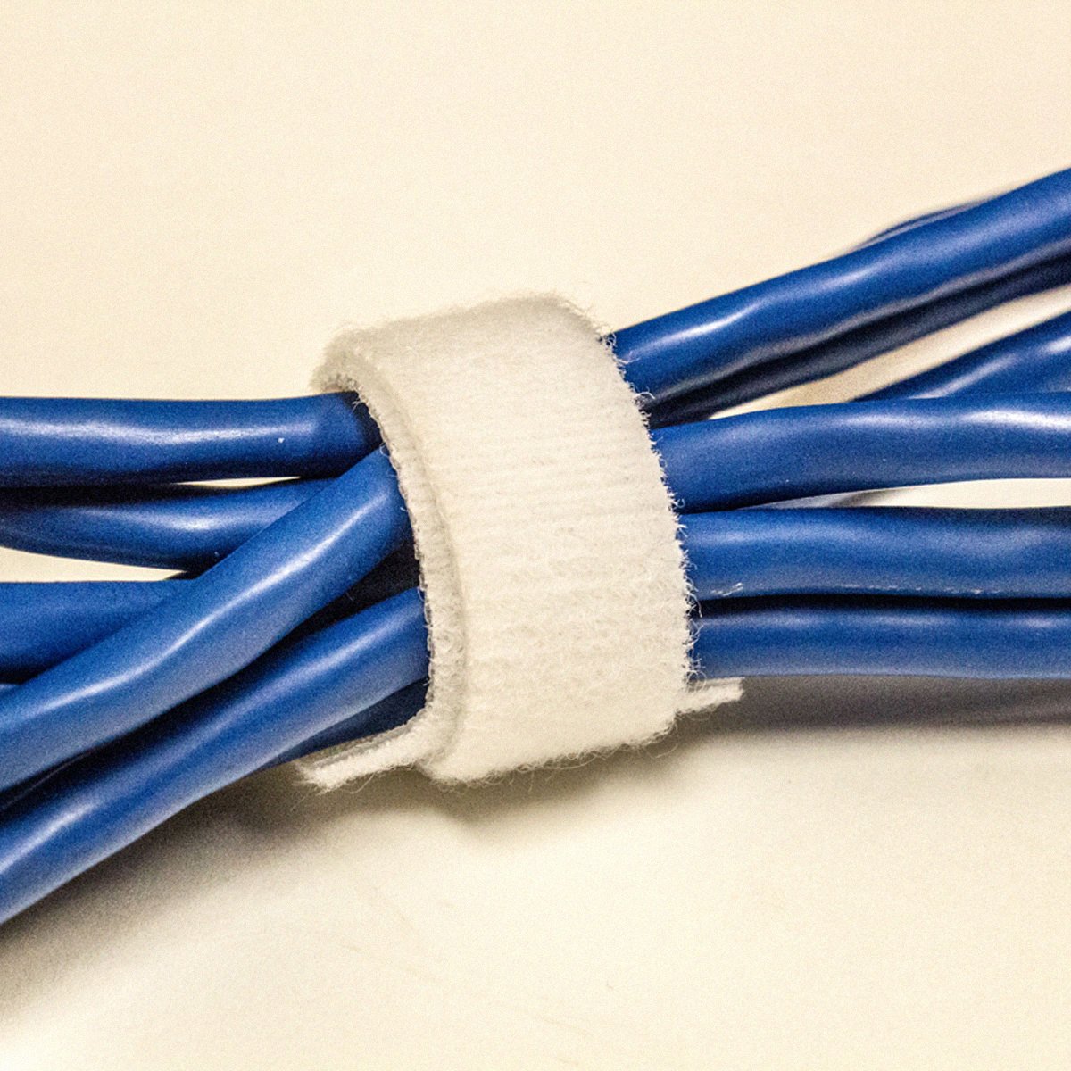 NavePoint 10 Inch Hook and Loop Reusable Strap Cable Cord Wire Ties 75 Pack White