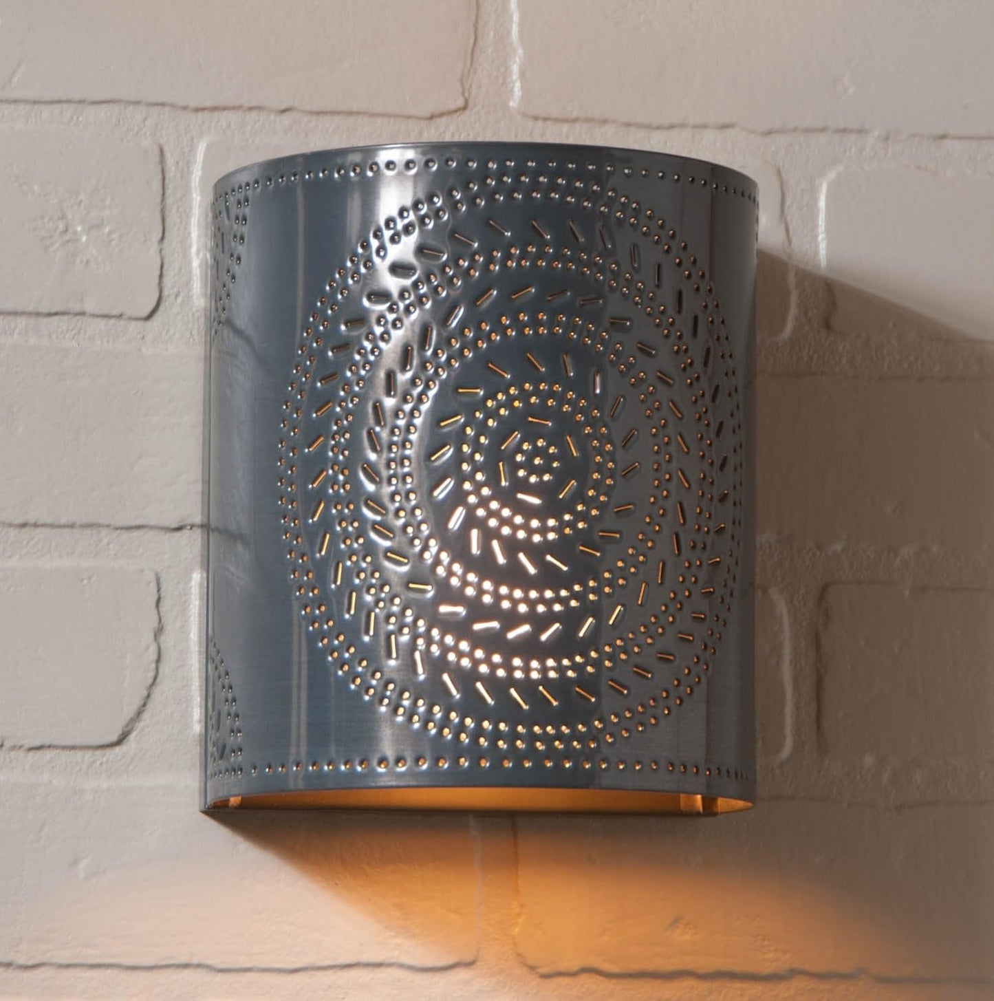 Irvin's Tinware Chisel Sconce Light in Country Tin