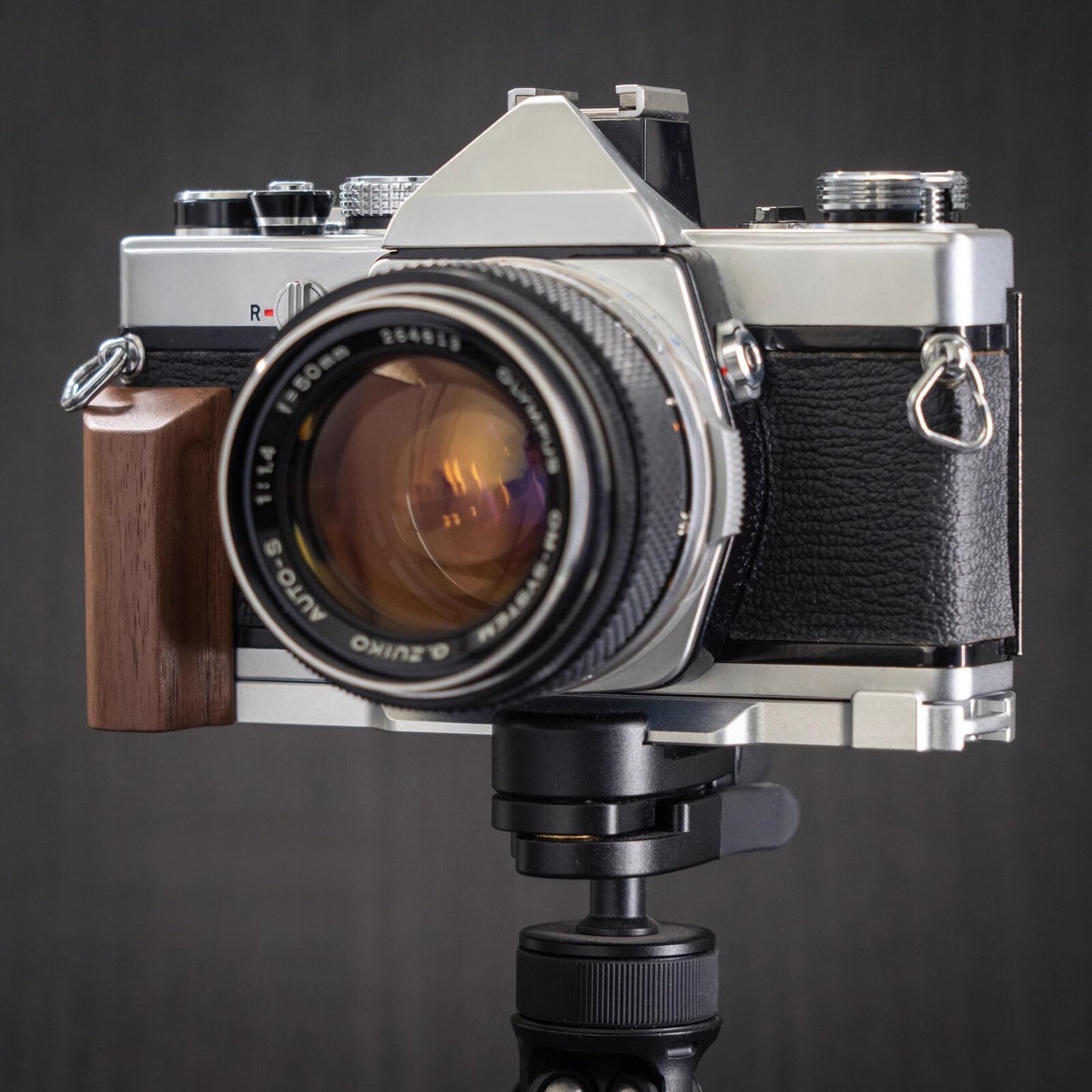 Handmade Wooden Wood Hand Grip L Alloy Base Plate for Olym pus OM2 OM1 OM-1 OM-2 Camera Holder (Walnut + Silver Base)