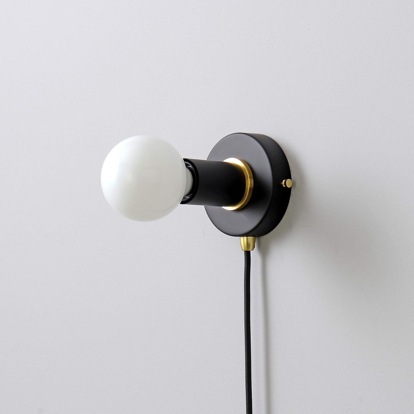 BRIGHTTIA Matte Black Plug-in Simple Ring Wall Sconce Light - Brushed Brass Color Accents - Modern Minimalist Lighting - Mid Century Industrial