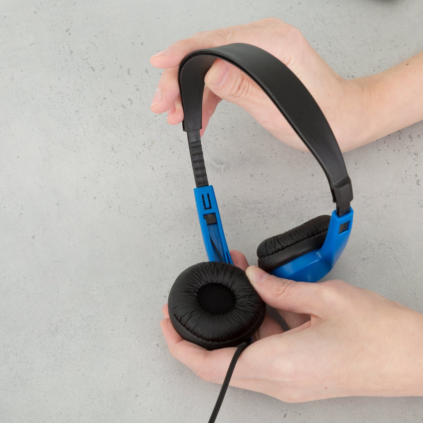 Egghead EGG-IAG-1008FA-BL-SO Stereo School Headphones with Heavy Duty Cord, Blue