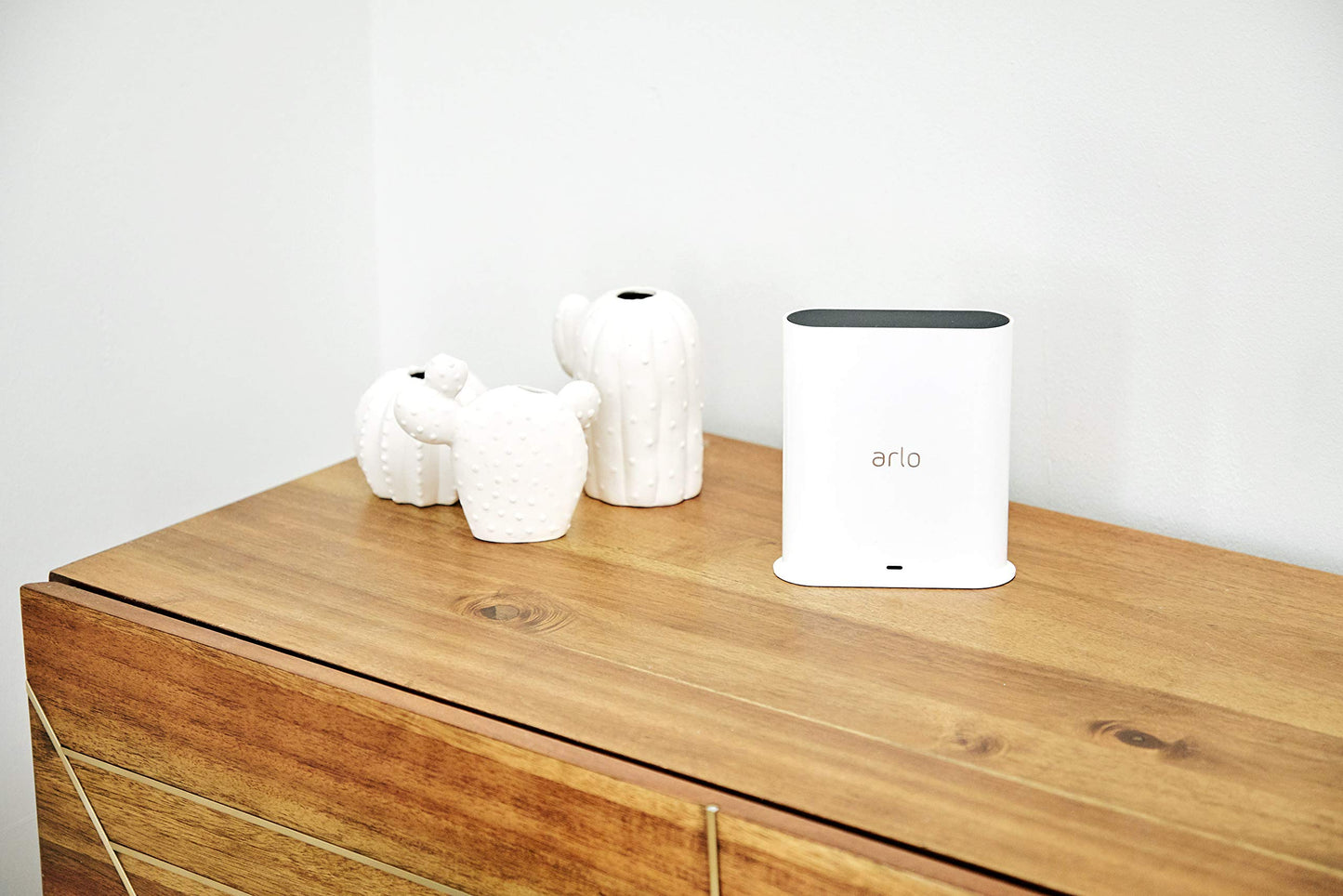 Arlo VMB5000 Ultra 2 SmartHub Compatible with Ultra, Ultra 2, Pro, Pro 2, Pro 3, Pro 4, Pro 5S, Pro 6, Essential 2 and 3 Cameras (Renewed)