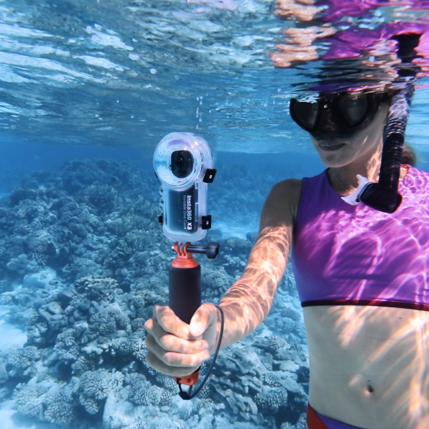 Insta360 Floating Hand Grip, Buoyant Mount with Non-Slip Handle, Compatible Ace, Ace Pro, Ace Pro 2, GO 3, GO 3S, GO Ultra, X2, X3, X4, X5 Action