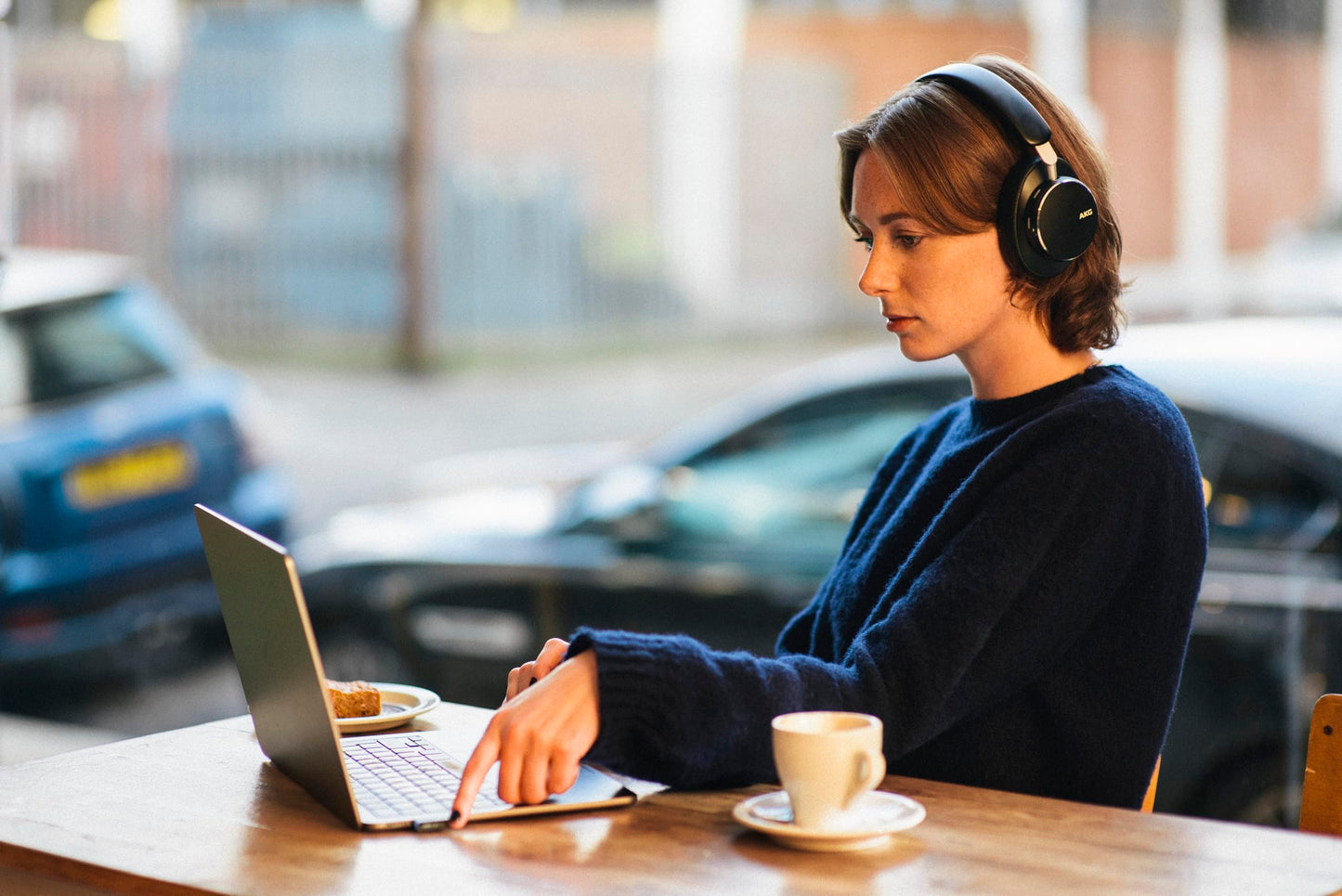 AKG N9 Hybrid - Wireless Over-Ear Noise Cancelling Headphones, 2.4GHz USB-C dongle and BT, Hi-Res Quality AKG Sound, True Adaptive Noise Cancelling…