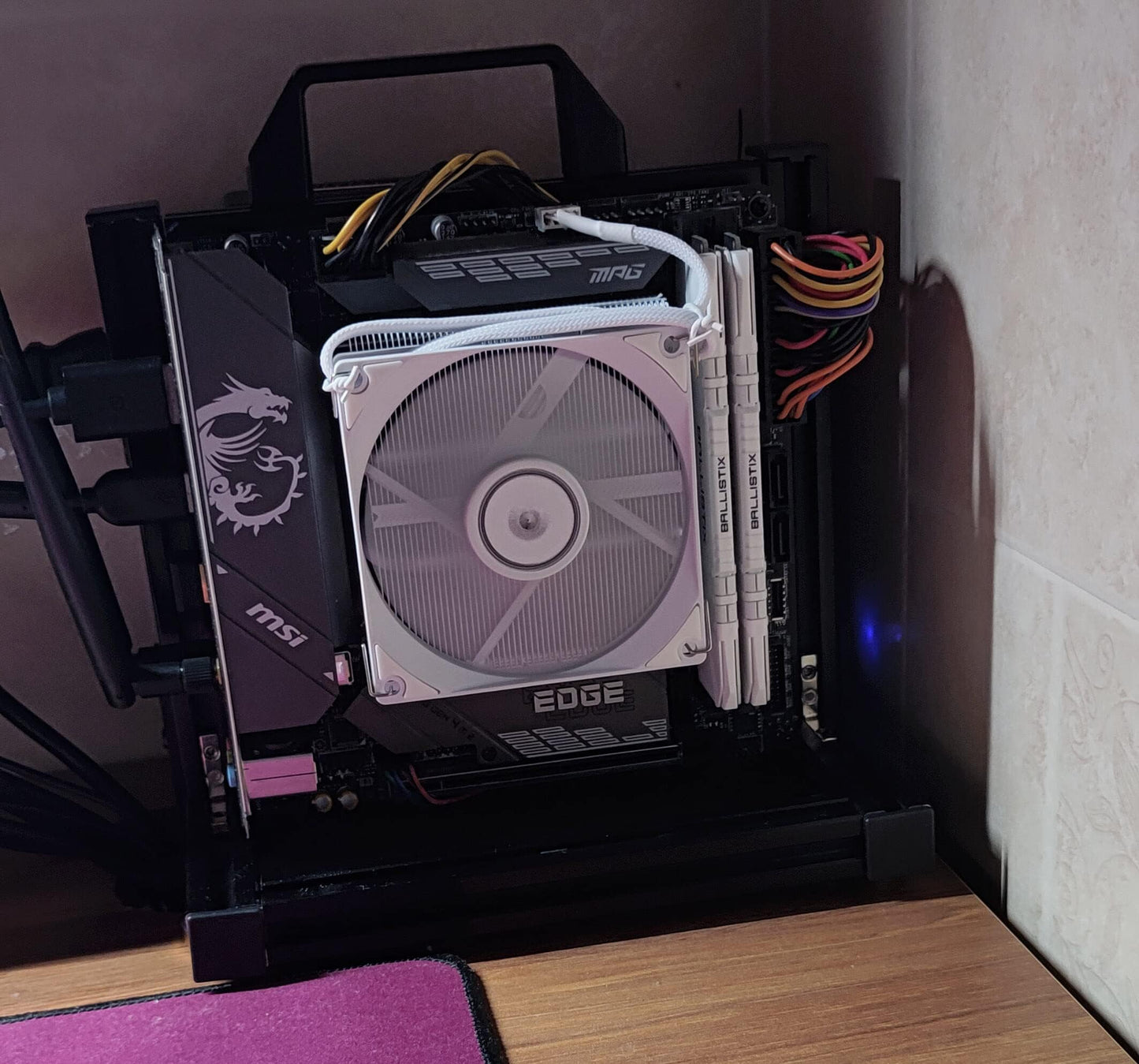 SharGwa PC ITX (17 x 17cm) PC Motherboard Open Air Case Frame, Open Bare Metal Air Water Cooling Fan Stand (Black Red)