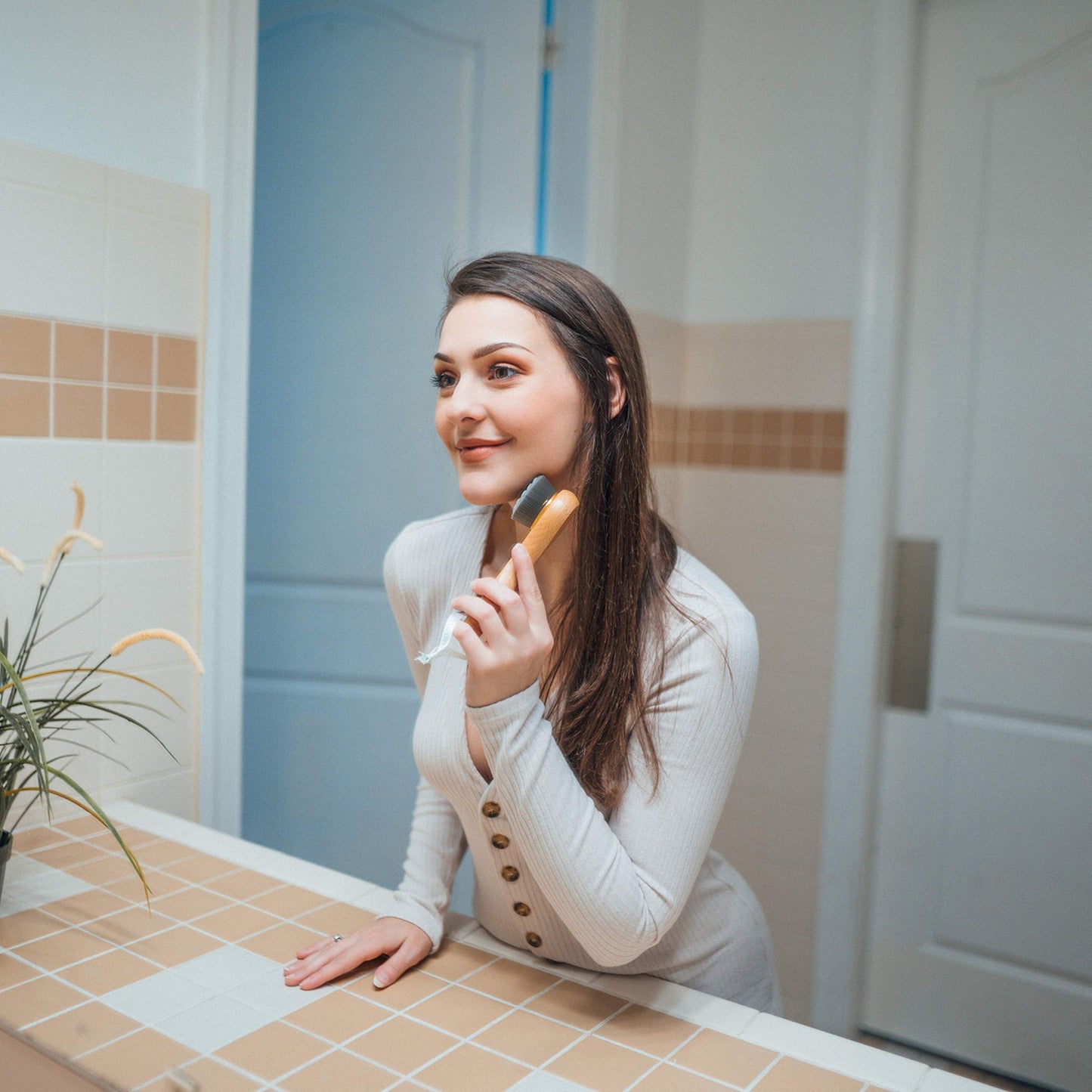 GranNaturals Manual Facial Cleansing Kabuki Brush – Deep Pore Cleaner & Scrubber for Makeup, Masks, Acne Wash & Daily Skin Care for Men & Women
