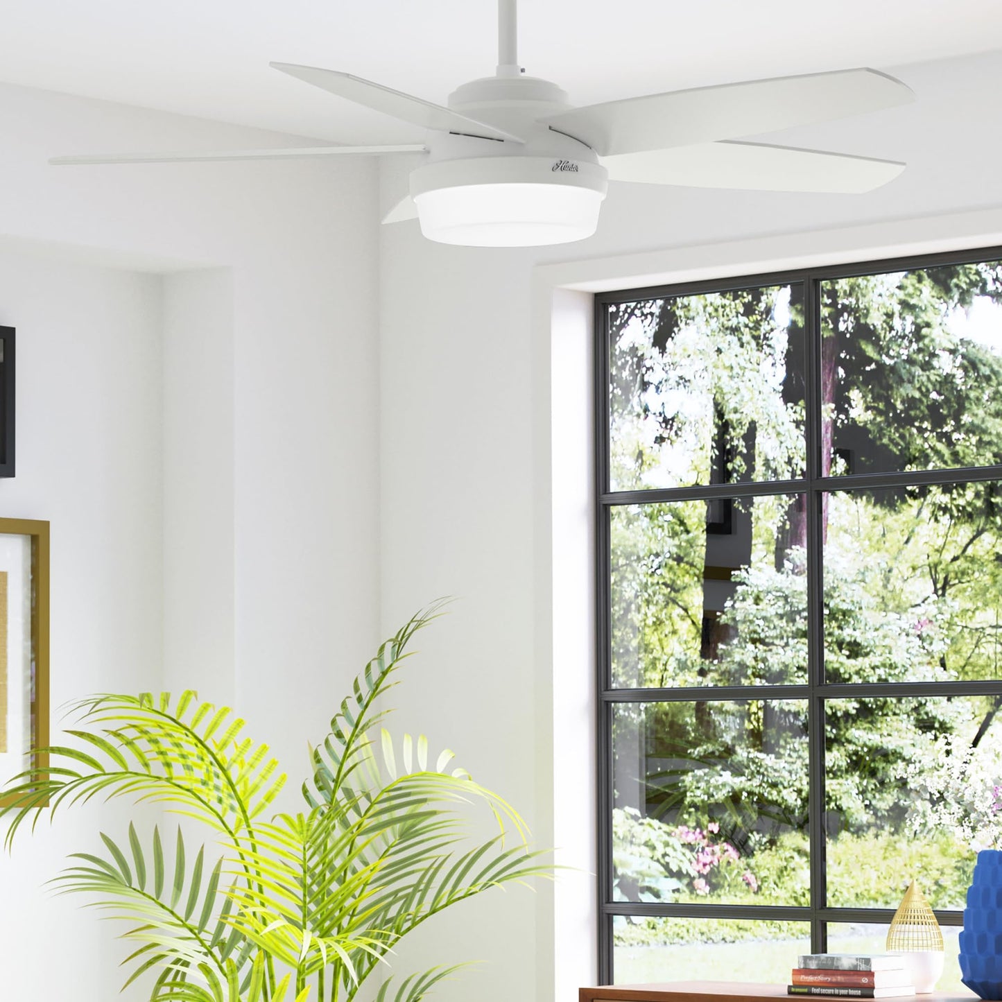 Hunter Fan 52 inch Indoor Ceiling Fan with LED Light and Remote Control, White Modern Ceiling Fan, 5 Blades, For Bedroom, Living Room, or Kitchen