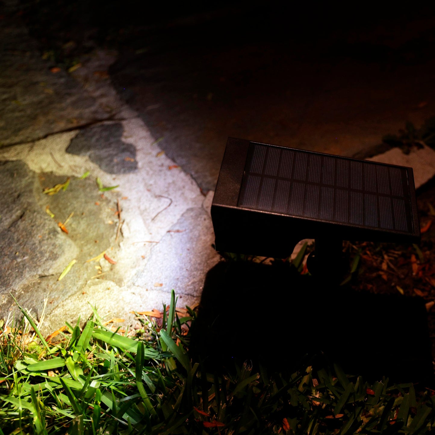 Alpine Corporation 11" Tall Outdoor Solar Pathway Spotlight Stake with Bright White LED Light, Black