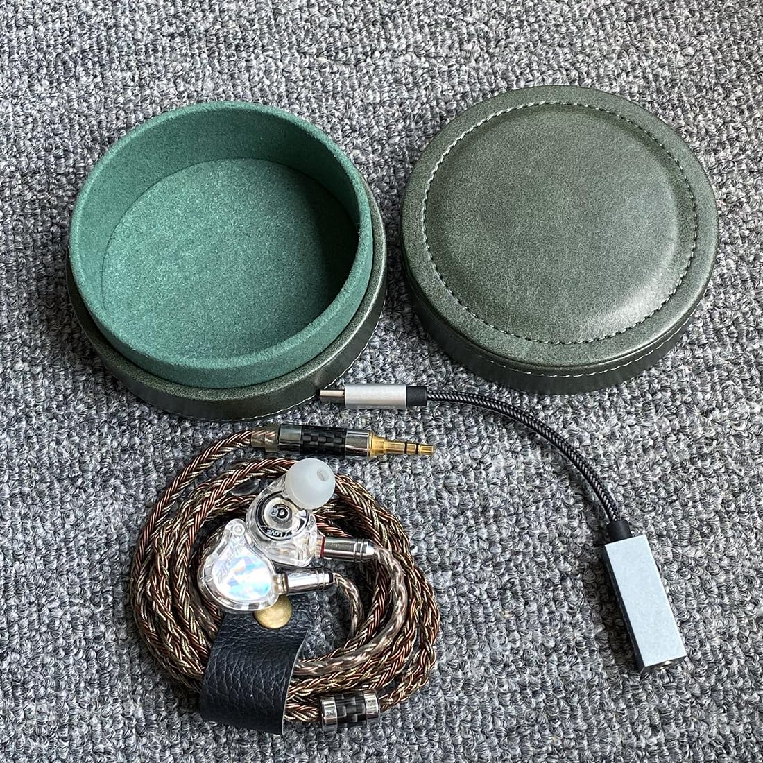 Lightweight and Portable PU Leather Storage Box Suitable for Wired earplugs and in Ear Headphone Storage Protective Cover (Green)