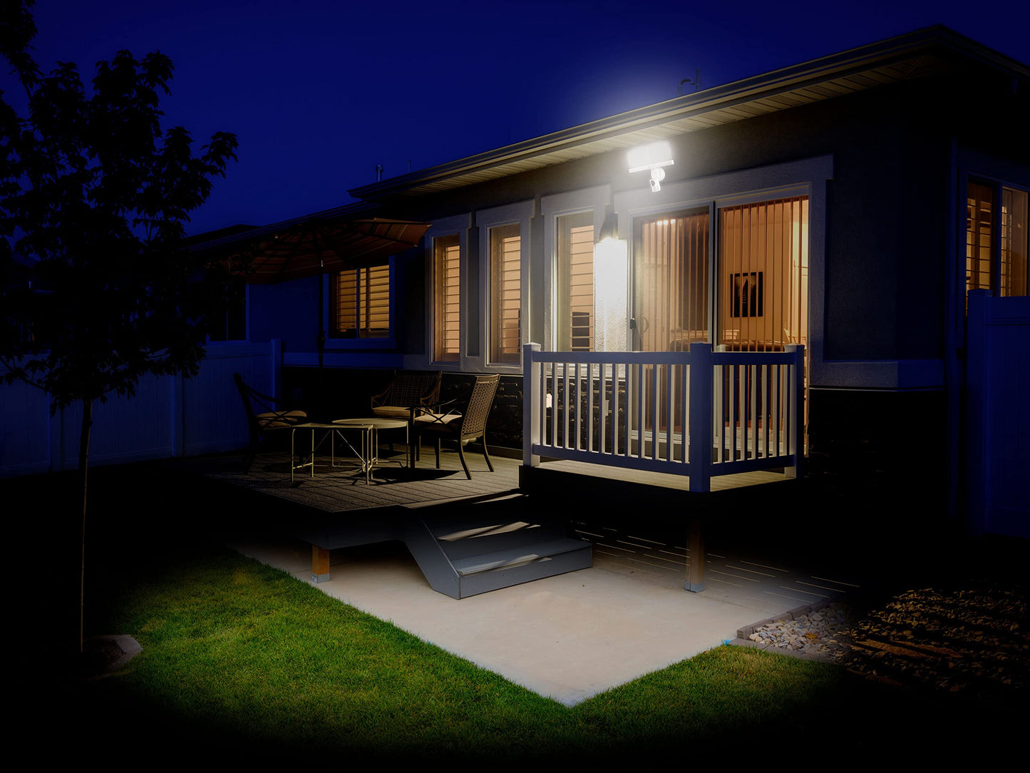 Swann Wi-Fi 1080p Waterproof Motion Activated Slimline FloodLight Camera with Night Vision, Heat Sensing, 2-Way Talk, Dimmable 2600 Lumens, Red & Blue