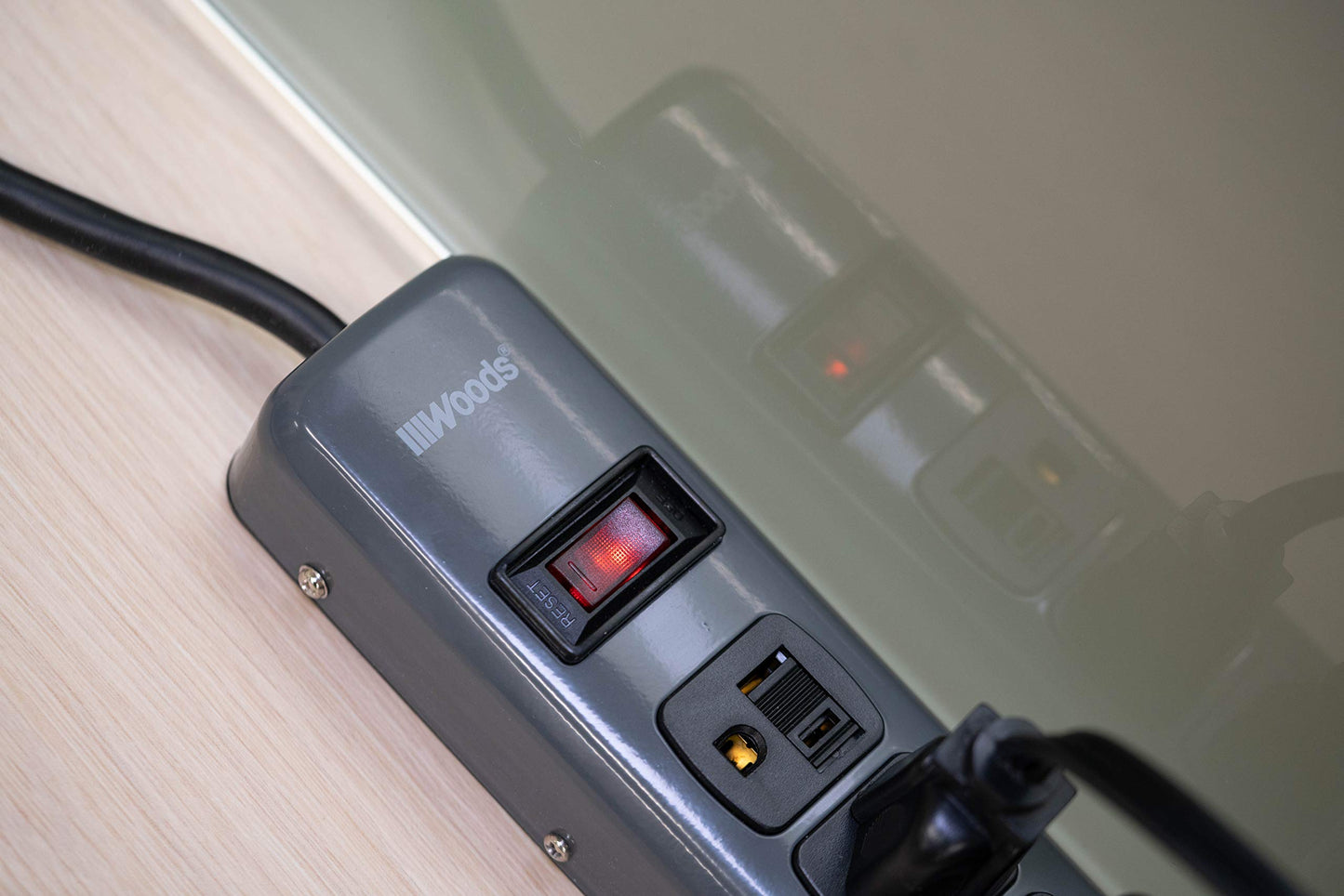Southwire Woods Metal Power Strip - 6-Grounded Outlets - Resettable Safety Circuit Breaker Switch - 5-Foot Cord - Heavy Duty Outlet Extender