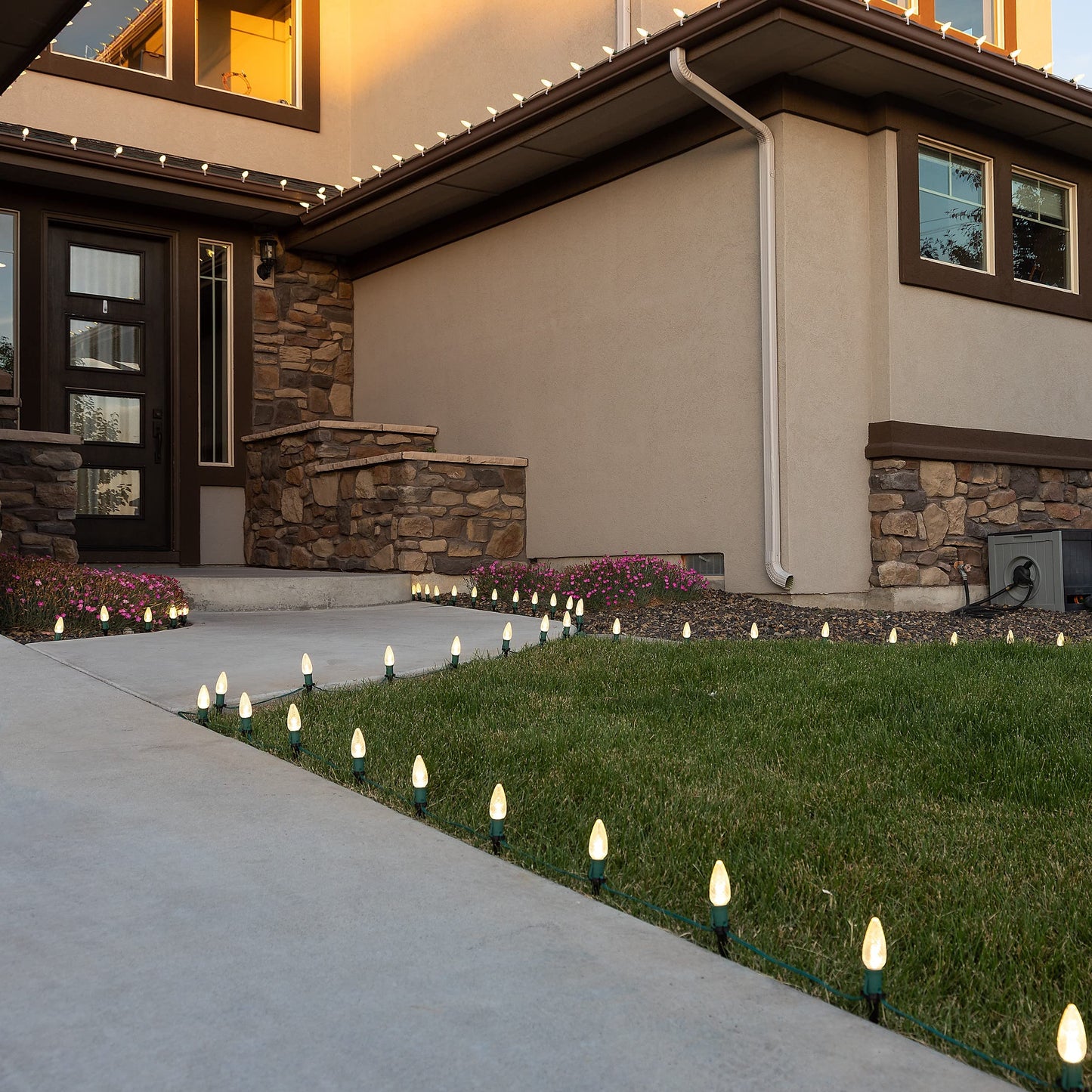 Holiday Lighting Outlet Christmas Light Stakes | Universal 5-Inch Outdoor Light Stakes For C9 or C7 Light Sockets | Improved Break-Resistant Design |