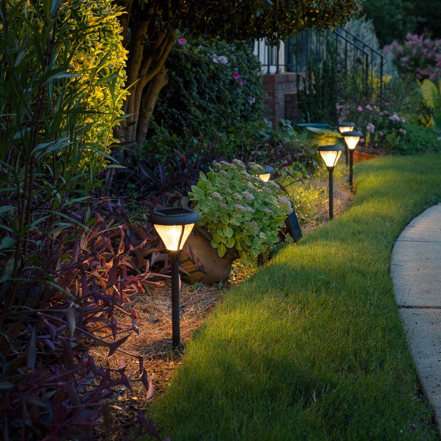 Gama Sonic Premier Outdoor Pathway Garden Landscape Light with 2 Color LEDs, Warm White and Bright White, Black, Heavy Duty Cast Aluminum, 50 Lumens