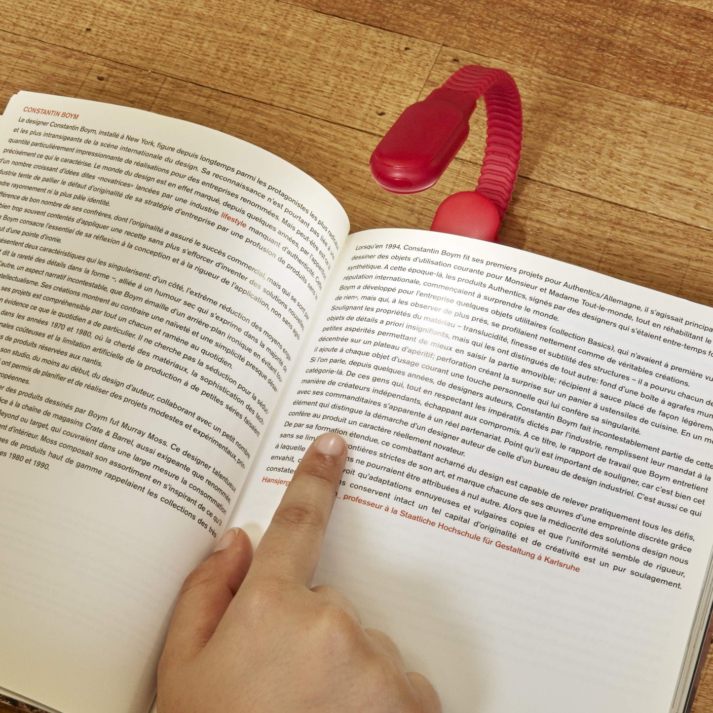 Kikkerland Rechargable Booklight Red