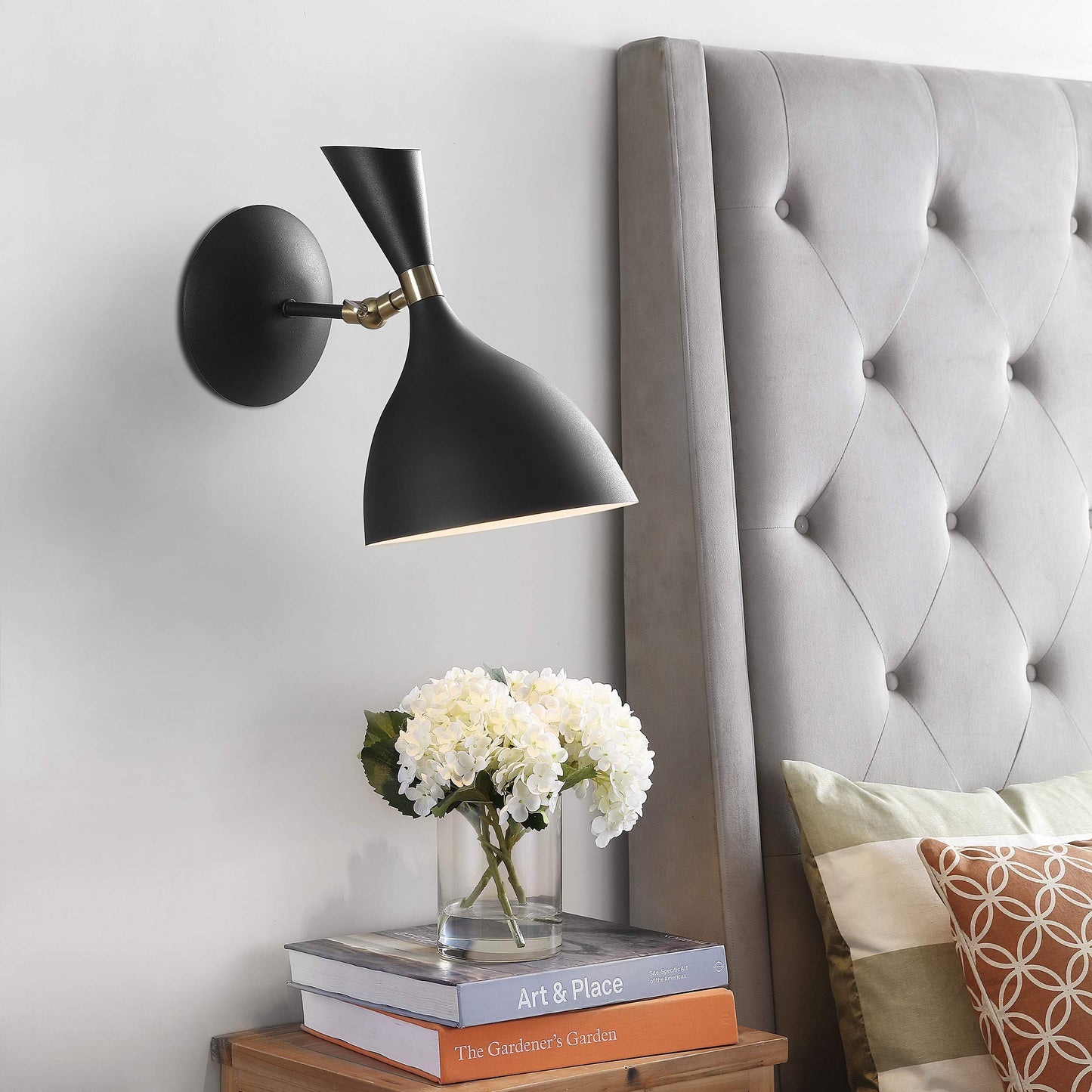 JONATHAN Y 7" Black/Brass Gold Modern LED Wall Sconce, Retro Iron Lamp for Bedroom, Bathroom, Hallway, Adjustable Mid-Century Fixture with Black Iron