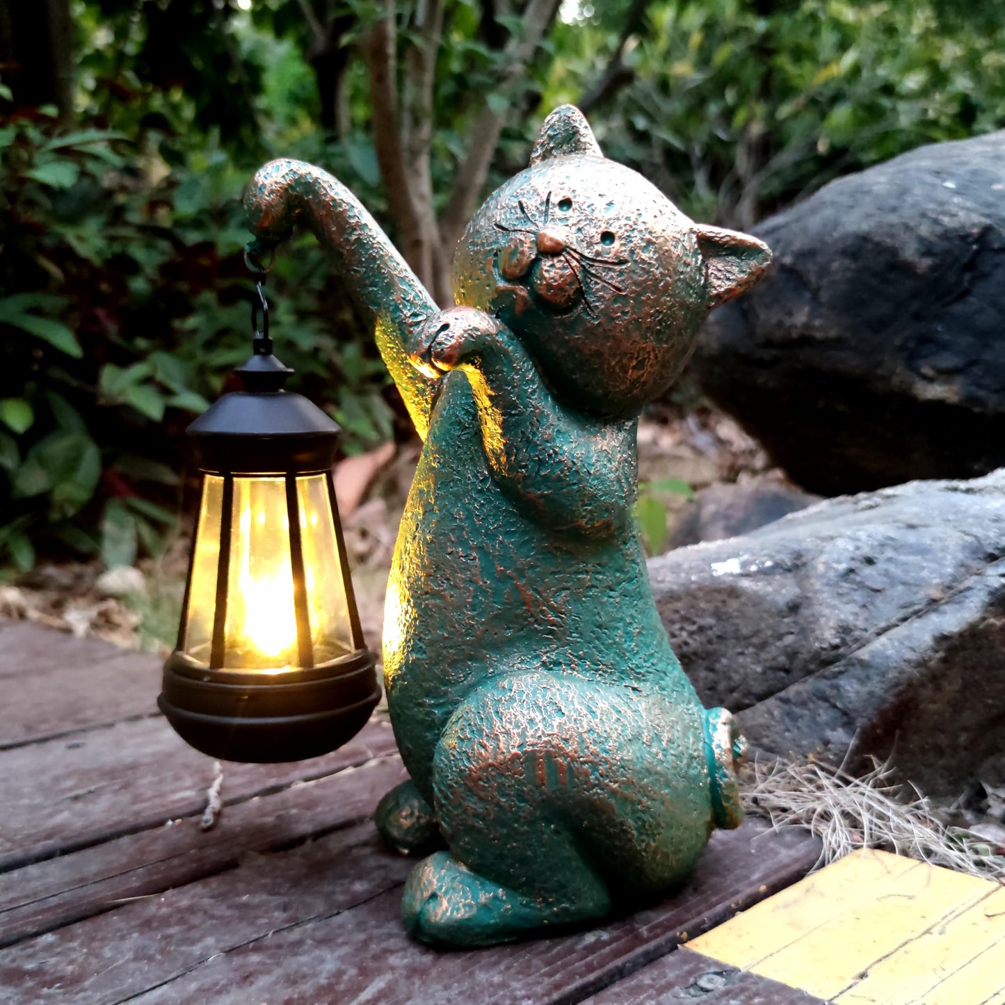 RCTTICUU Cat Garden Statue Outdoor Décor with Solar Lights Lantern,Cat Solar Light Figurines Outside Decorations for Yard?Lawn Patio, Balcony, Unique